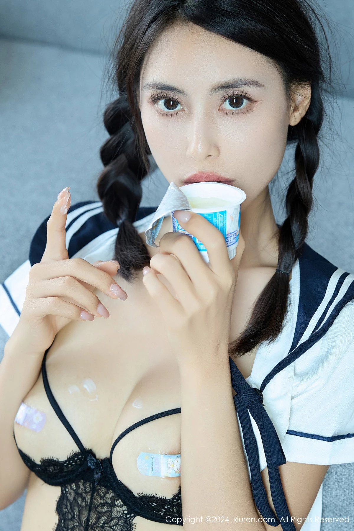 Lingyu69性感学生装露黑色蕾丝情趣内衣秀惹火身材绝美写真 第 37 张