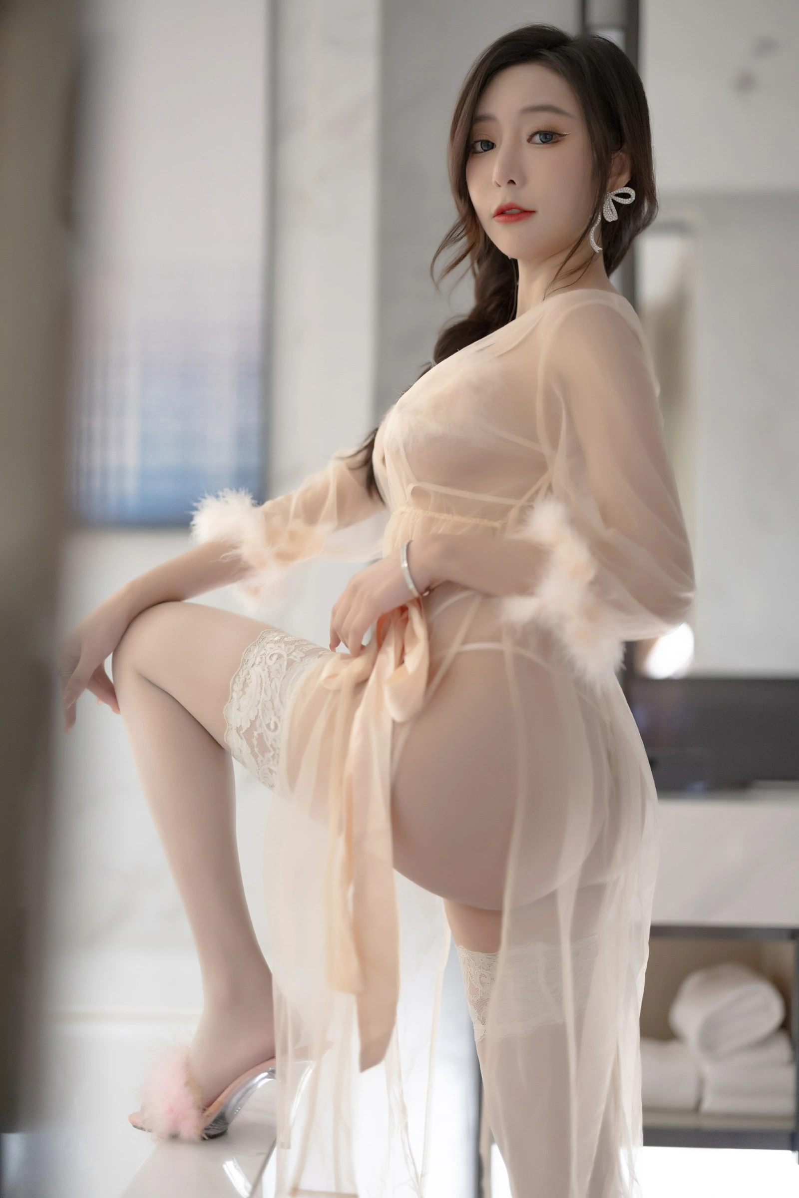 [秀人付费] 王馨瑶Yanni 诱人私拍福利 红色裙子 毛毛情趣 第 61 张