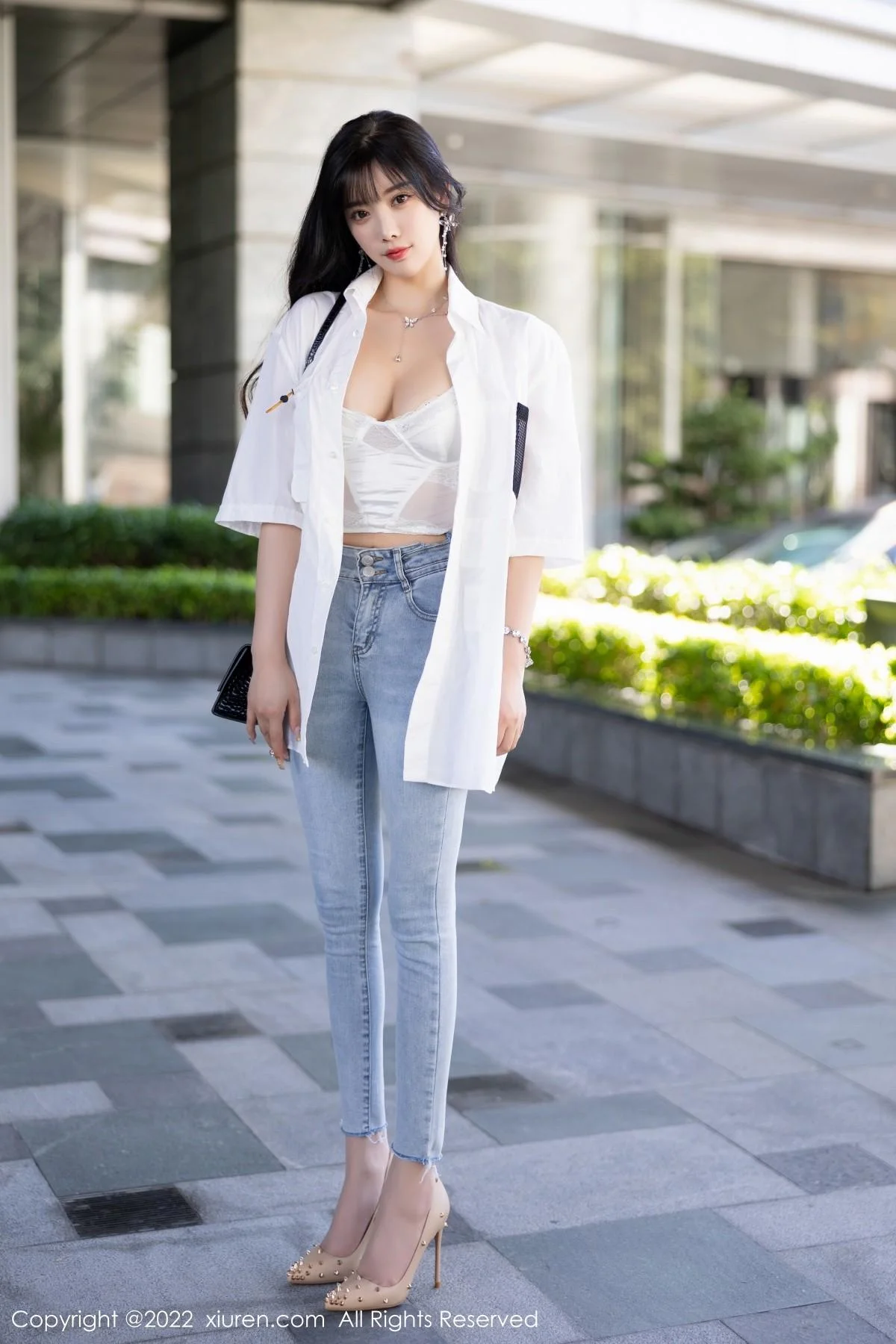 杨晨晨Yome私房半脱露白色内衣配无内肉丝迷人绝美写真 第 1 张