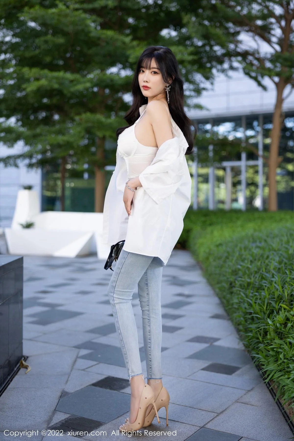 杨晨晨Yome私房半脱露白色内衣配无内肉丝迷人绝美写真 第 10 张
