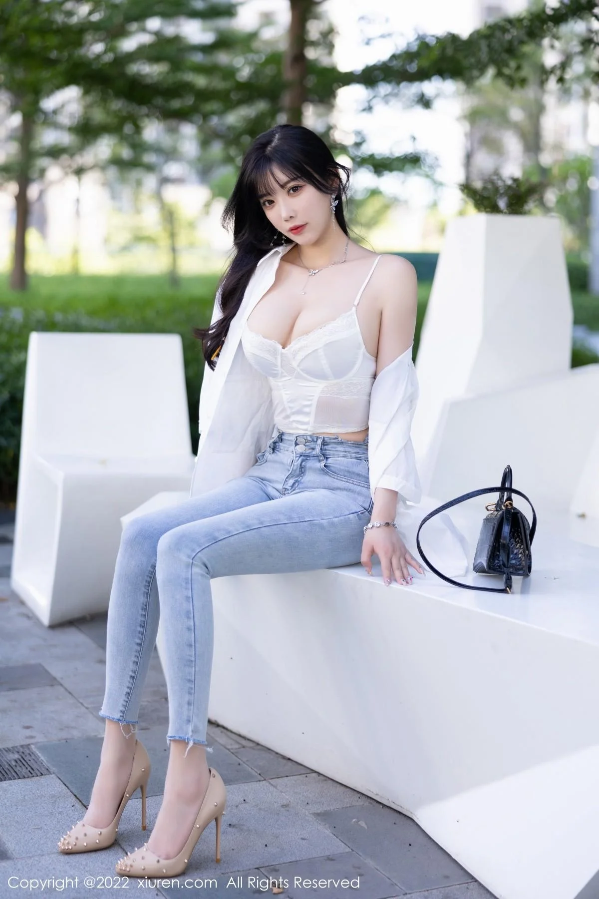 杨晨晨Yome私房半脱露白色内衣配无内肉丝迷人绝美写真 第 12 张