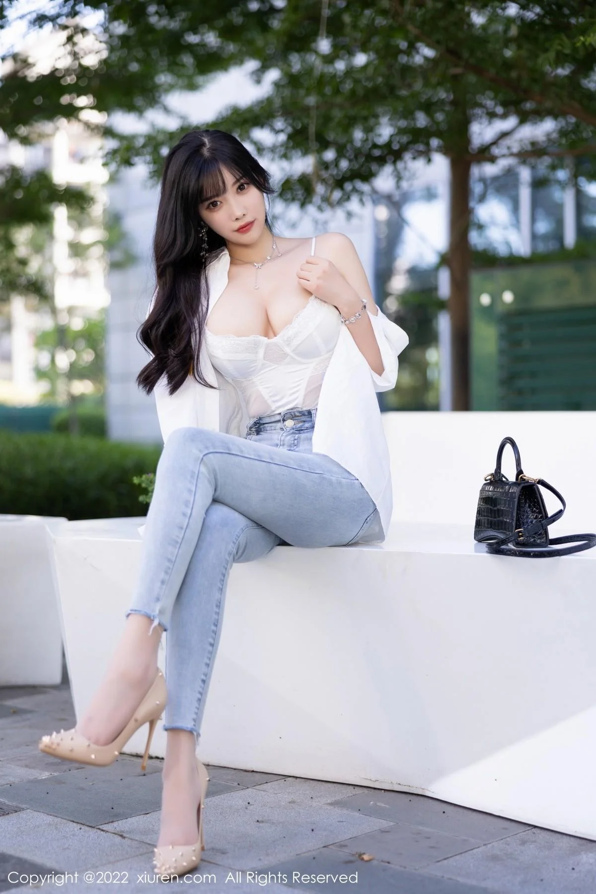 杨晨晨Yome私房半脱露白色内衣配无内肉丝迷人绝美写真 第 14 张