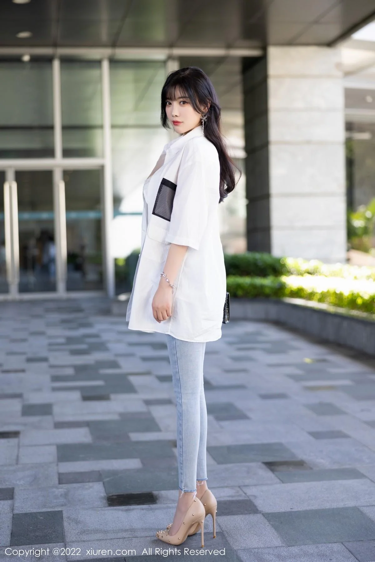 杨晨晨Yome私房半脱露白色内衣配无内肉丝迷人绝美写真 第 2 张