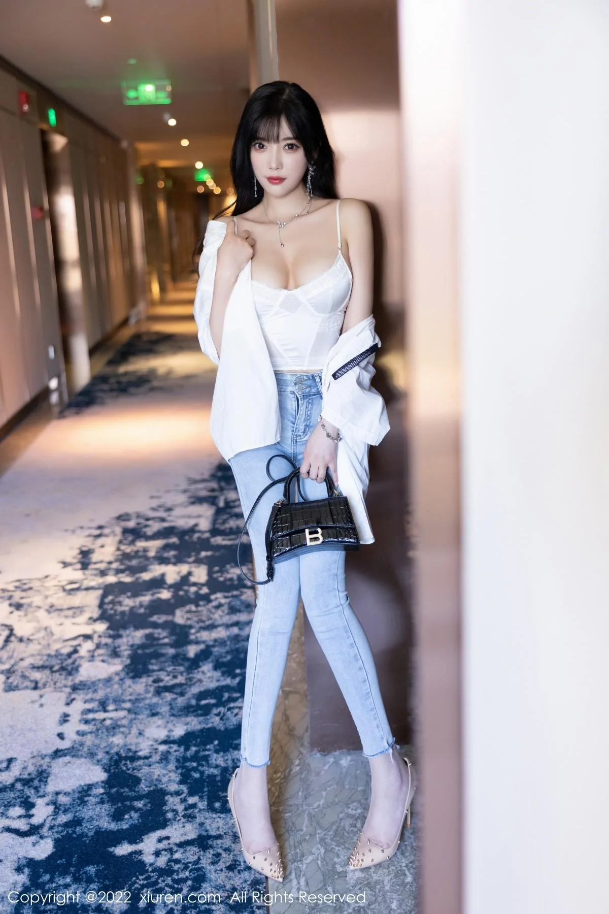 杨晨晨Yome私房半脱露白色内衣配无内肉丝迷人绝美写真 第 26 张