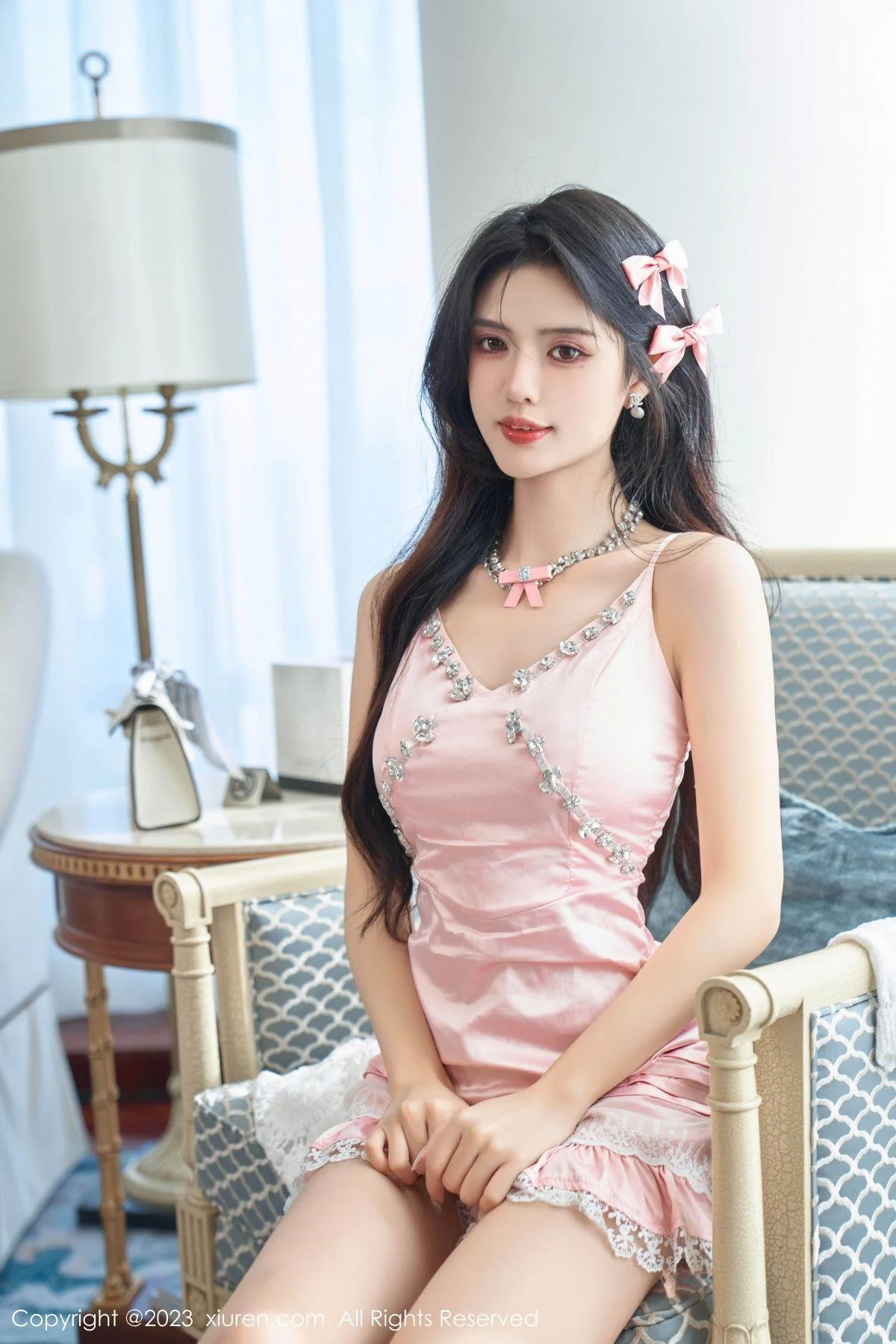 浅浅Danny性感粉色连衣短裙半脱秀丰腴身姿撩人绝美写真 第 1 张
