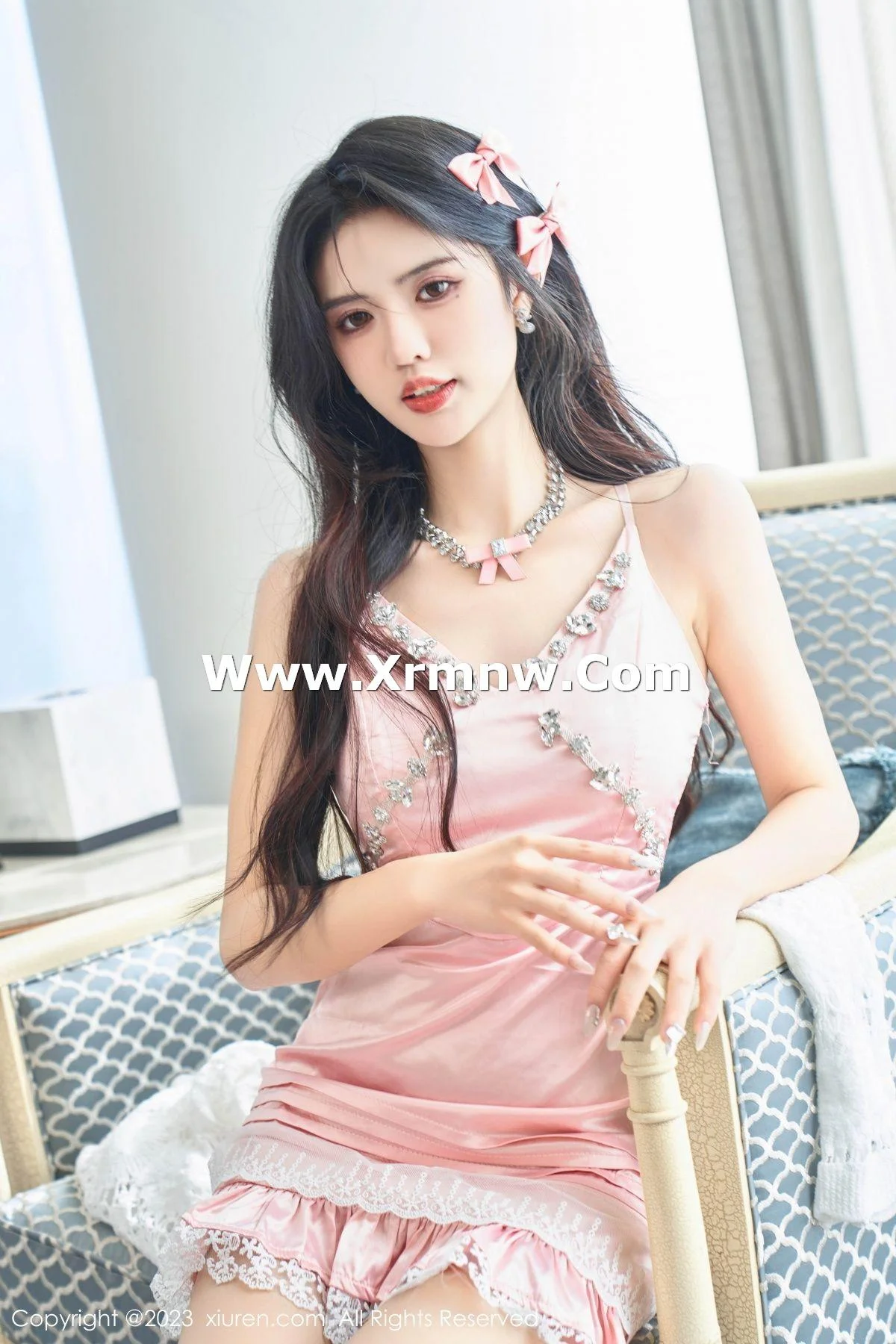 浅浅Danny性感粉色连衣短裙半脱秀丰腴身姿撩人绝美写真 第 17 张