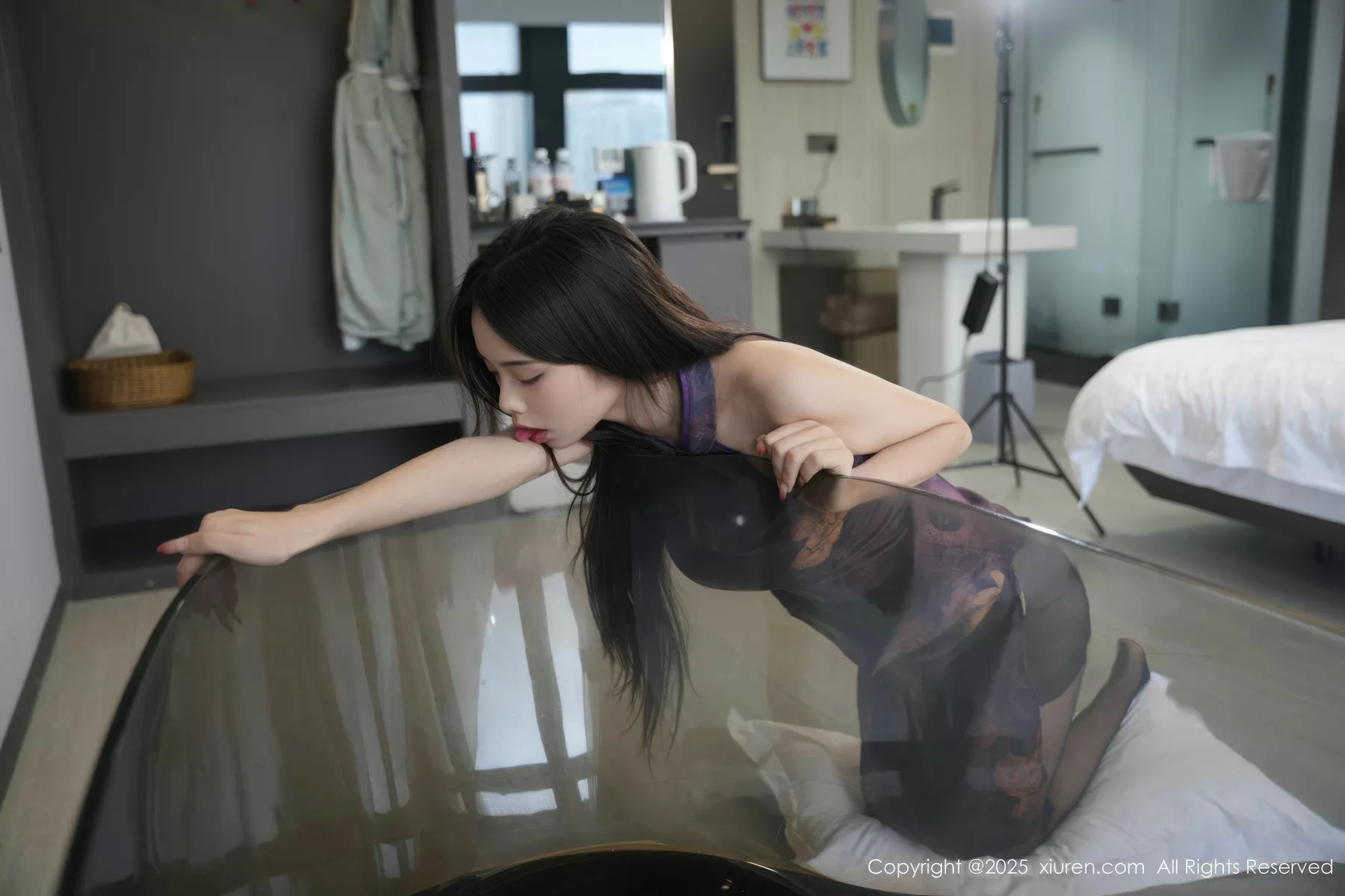 小奶娇私房性感紫色旗袍配超薄黑丝秀完美身材绝美写真 第 47 张