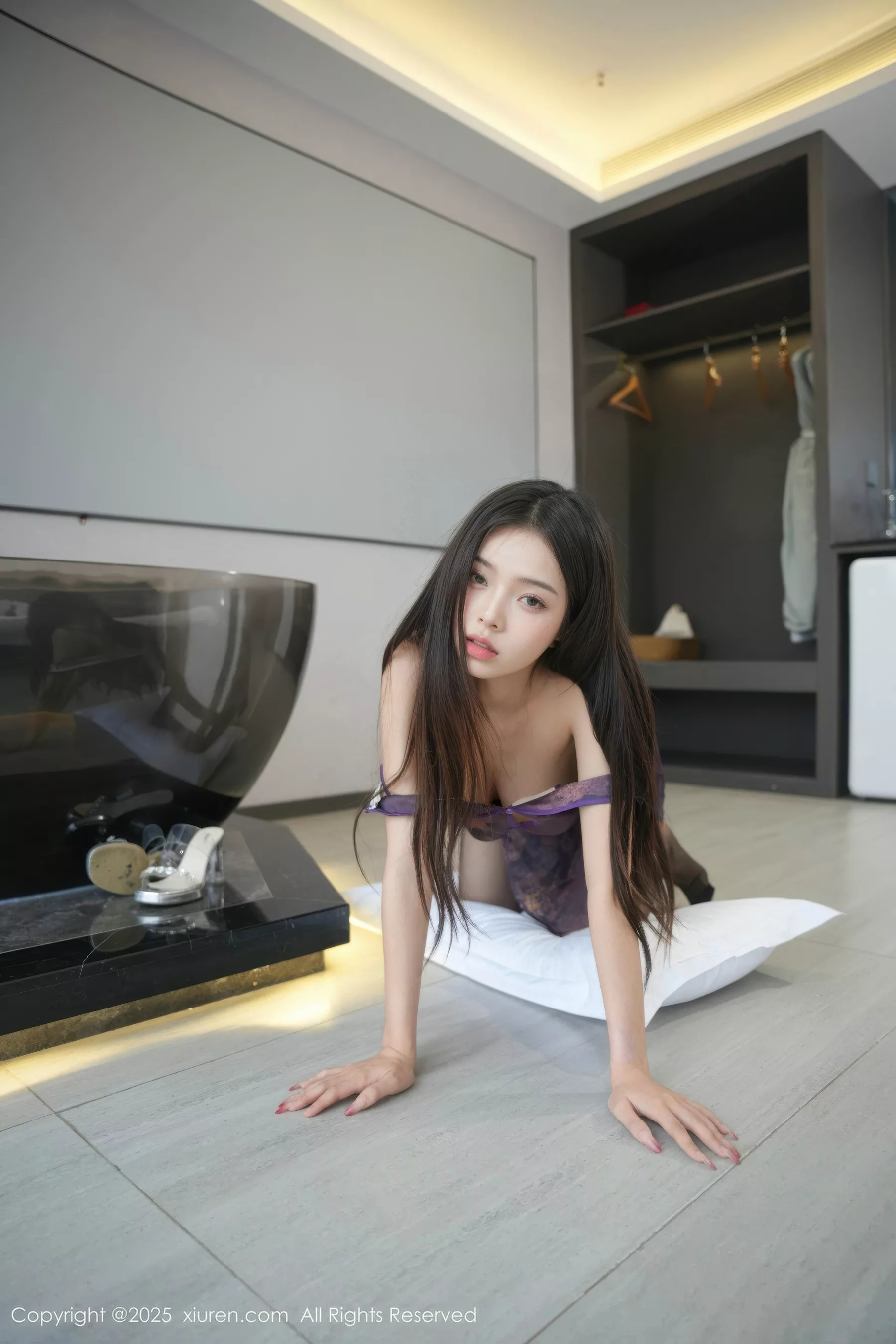 小奶娇私房性感紫色旗袍配超薄黑丝秀完美身材绝美写真 第 92 张