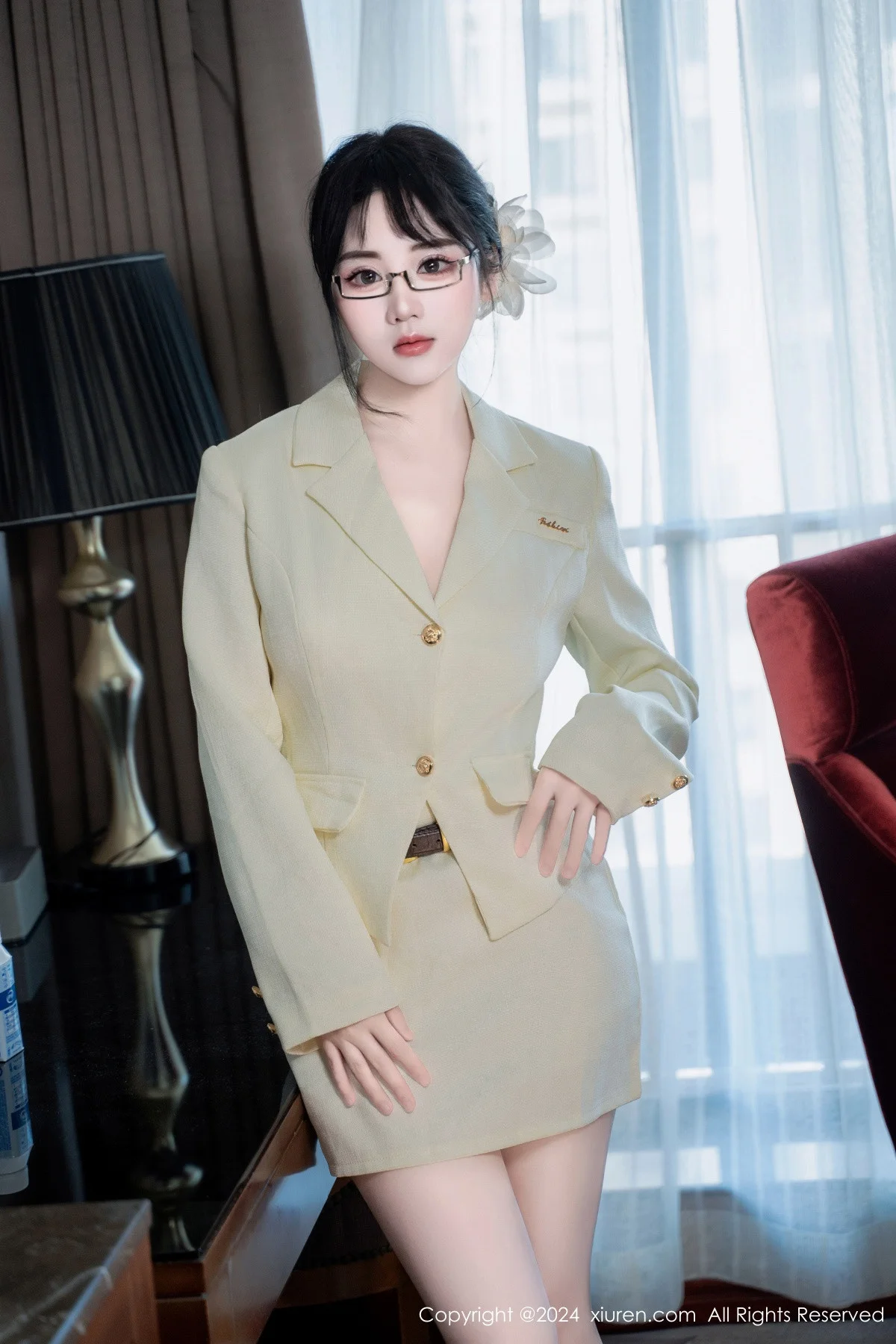 汐汐爱吃草莓性感OL白色职业装半脱秀惹火身材极致绝美写真 第 15 张
