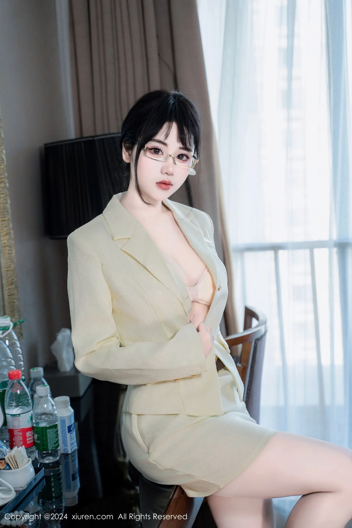 汐汐爱吃草莓性感OL白色职业装半脱秀惹火身材极致绝美写真 第 19 张