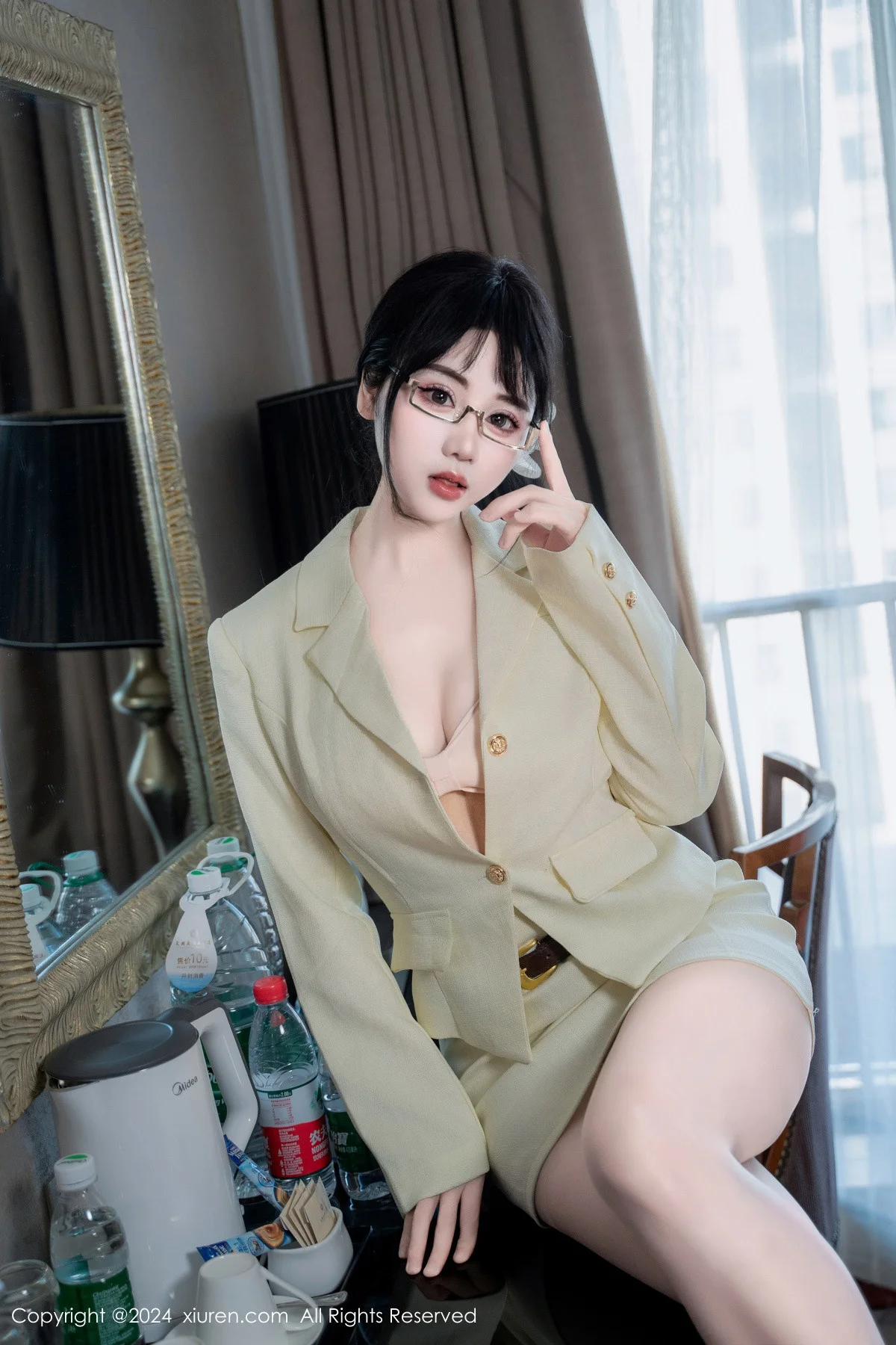 汐汐爱吃草莓性感OL白色职业装半脱秀惹火身材极致绝美写真 第 24 张