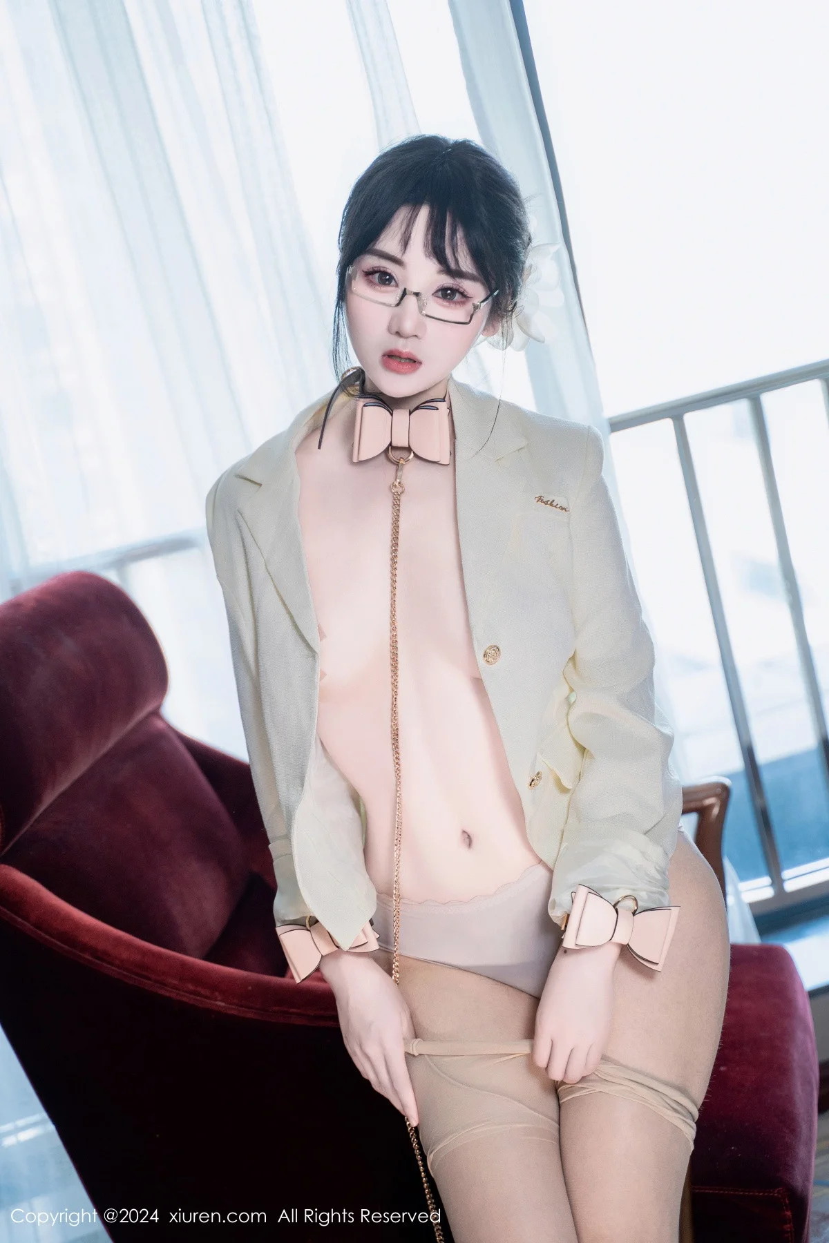 汐汐爱吃草莓性感OL白色职业装半脱秀惹火身材极致绝美写真 第 86 张