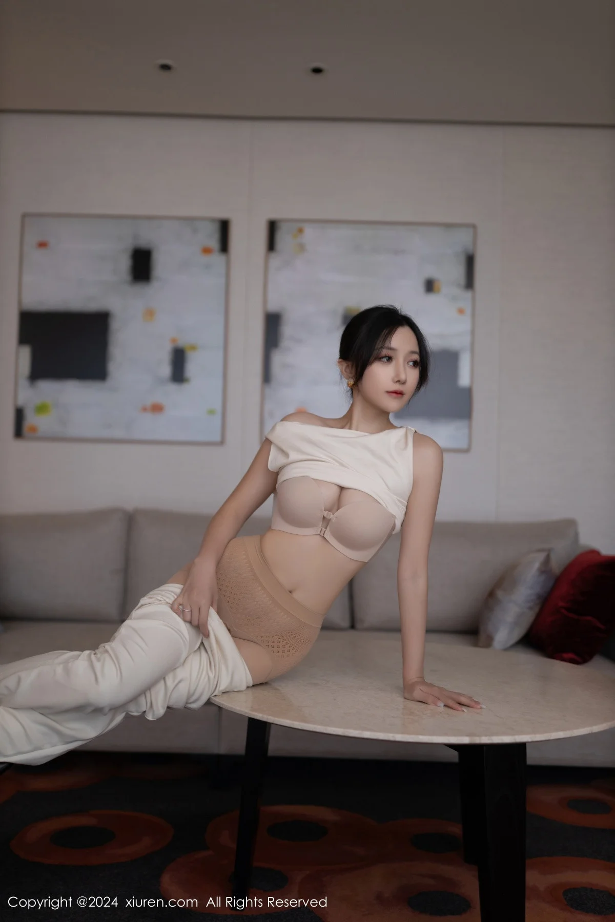 鱼子酱Fish职场主题浅色服饰配超薄肉丝秀曼妙身姿绝美写真 第 55 张
