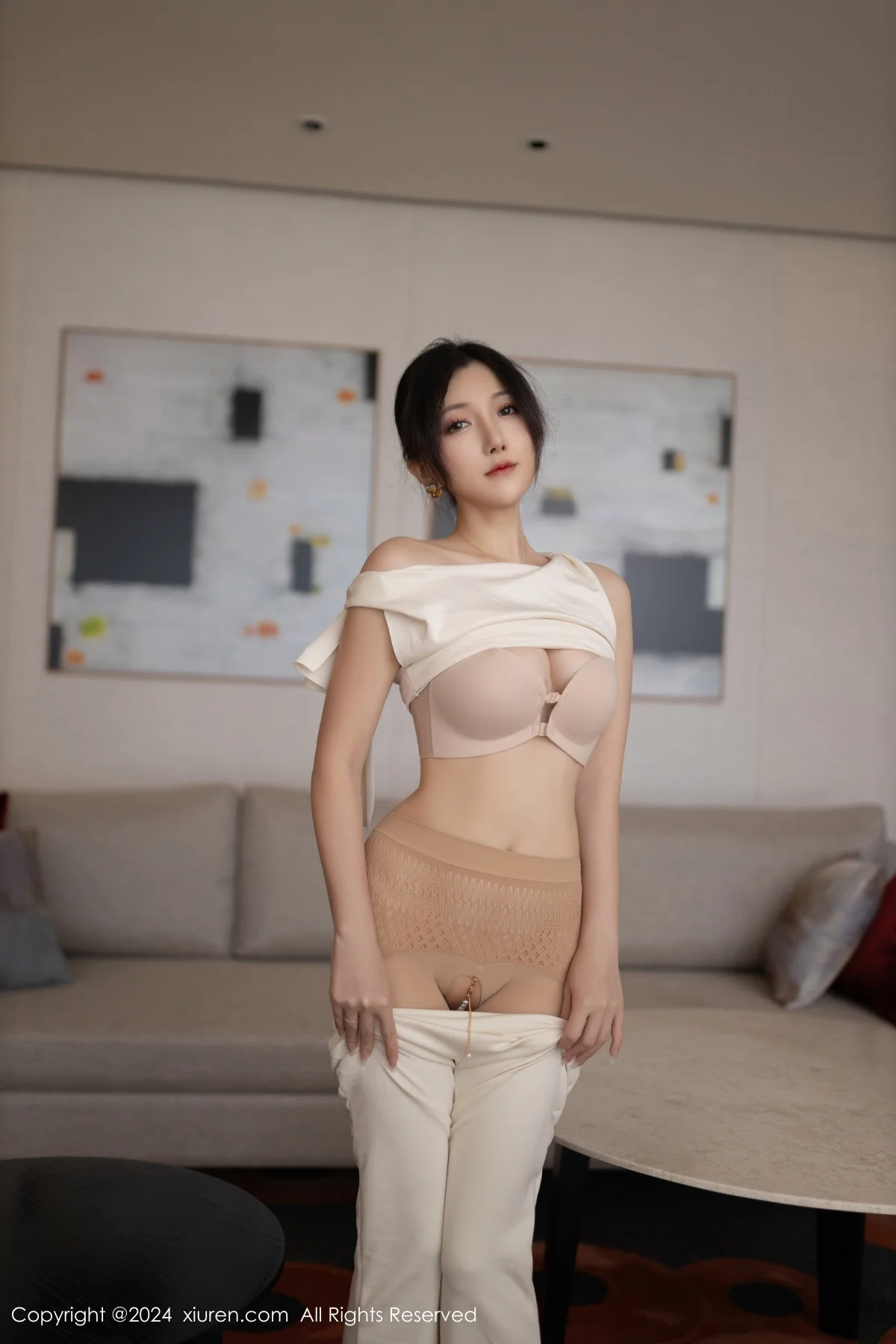 鱼子酱Fish职场主题浅色服饰配超薄肉丝秀曼妙身姿绝美写真 第 68 张