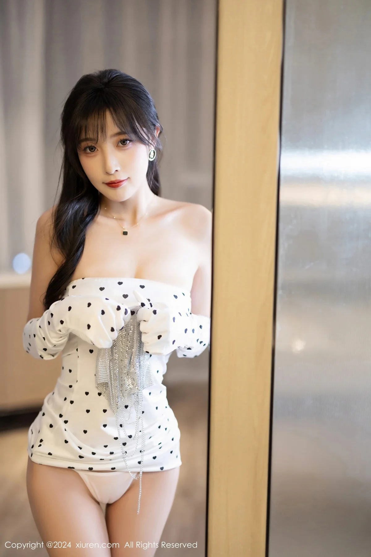 林星阑白色图案连衣短裙+银白情趣内衣秀曼妙身姿绝美写真 第 33 张