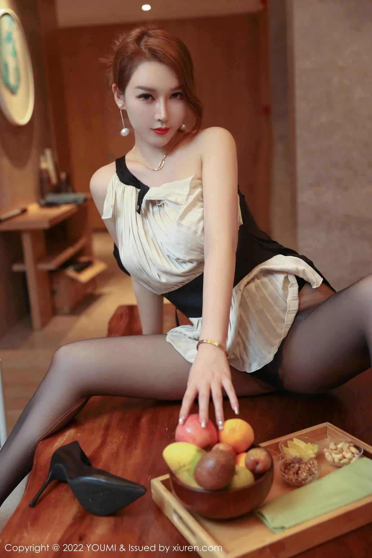 尤妮丝Egg万宁旅拍轻透连衣短配超薄黑丝秀翘臀绝美写真 第 62 张