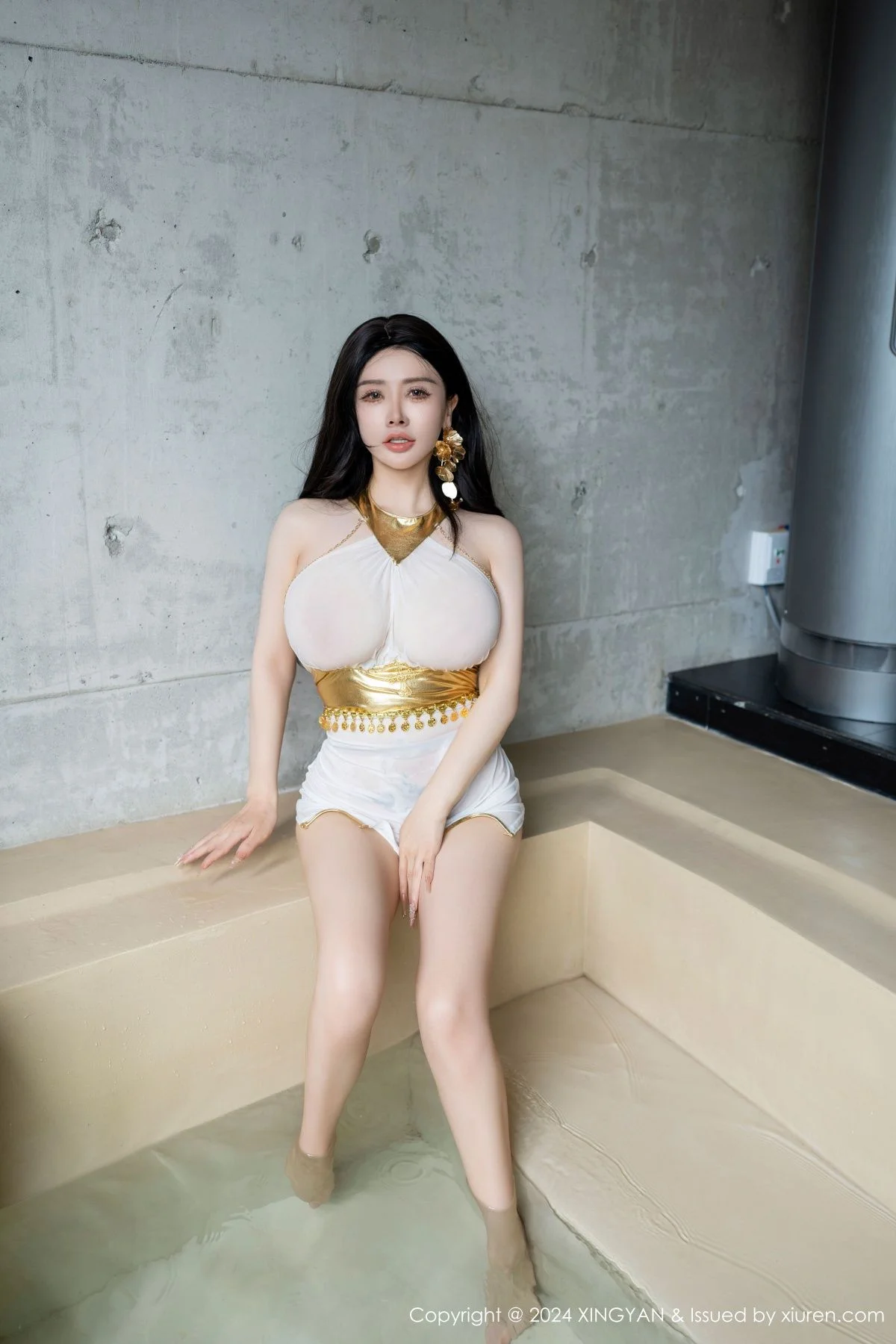潘思沁性感白色轻透连衣短裙配原色丝袜秀丰满身材绝美写真 第 72 张