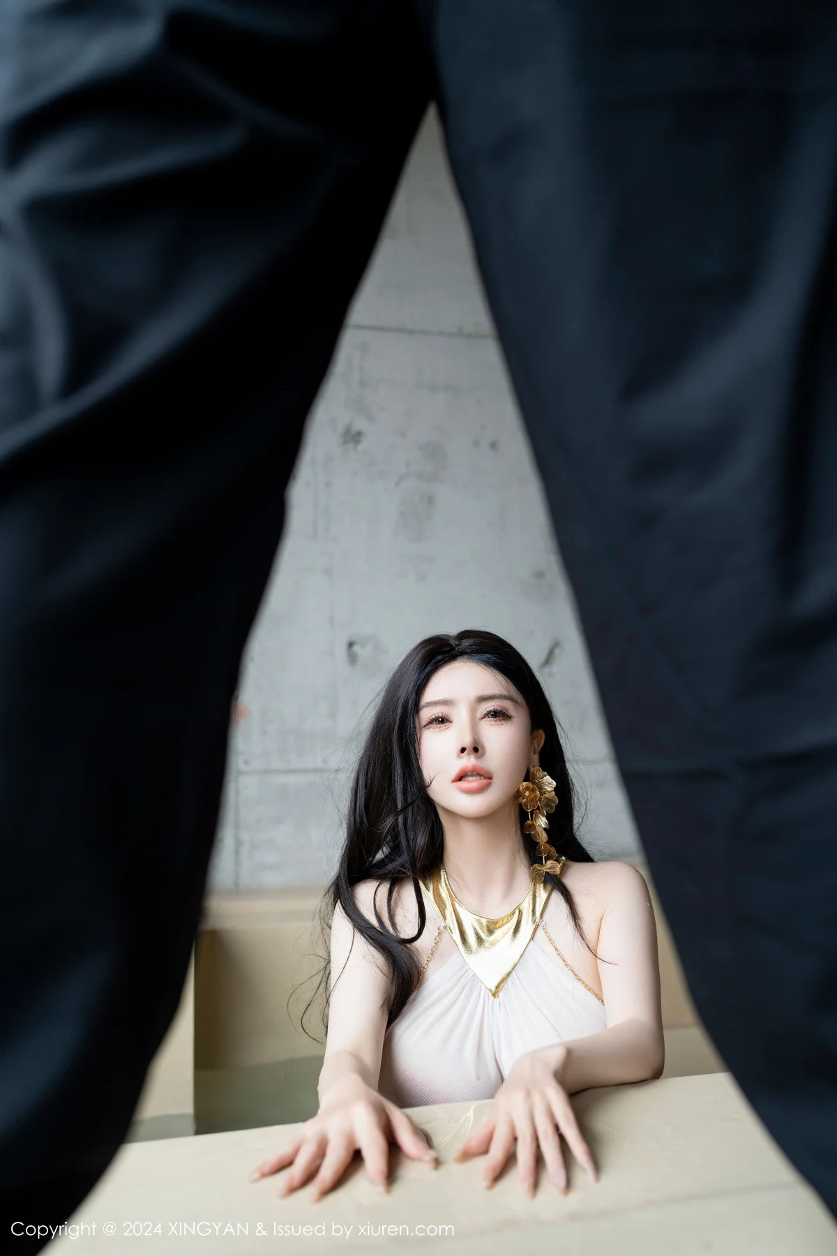 潘思沁性感白色轻透连衣短裙配原色丝袜秀丰满身材绝美写真 第 99 张