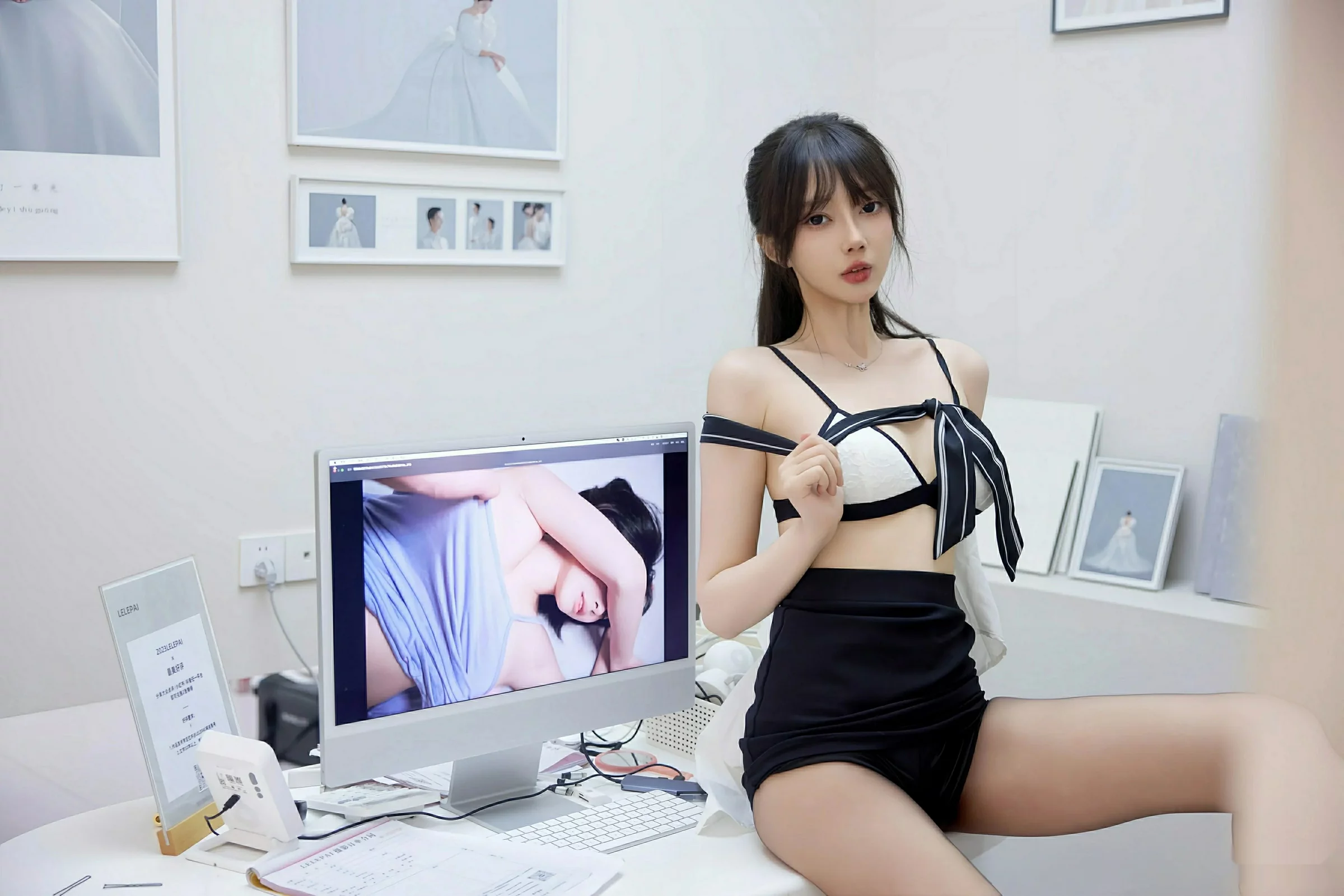 玥儿玥er性感白色衬衫配黑色短裙露超薄黑丝秀美腿绝美写真 第 76 张