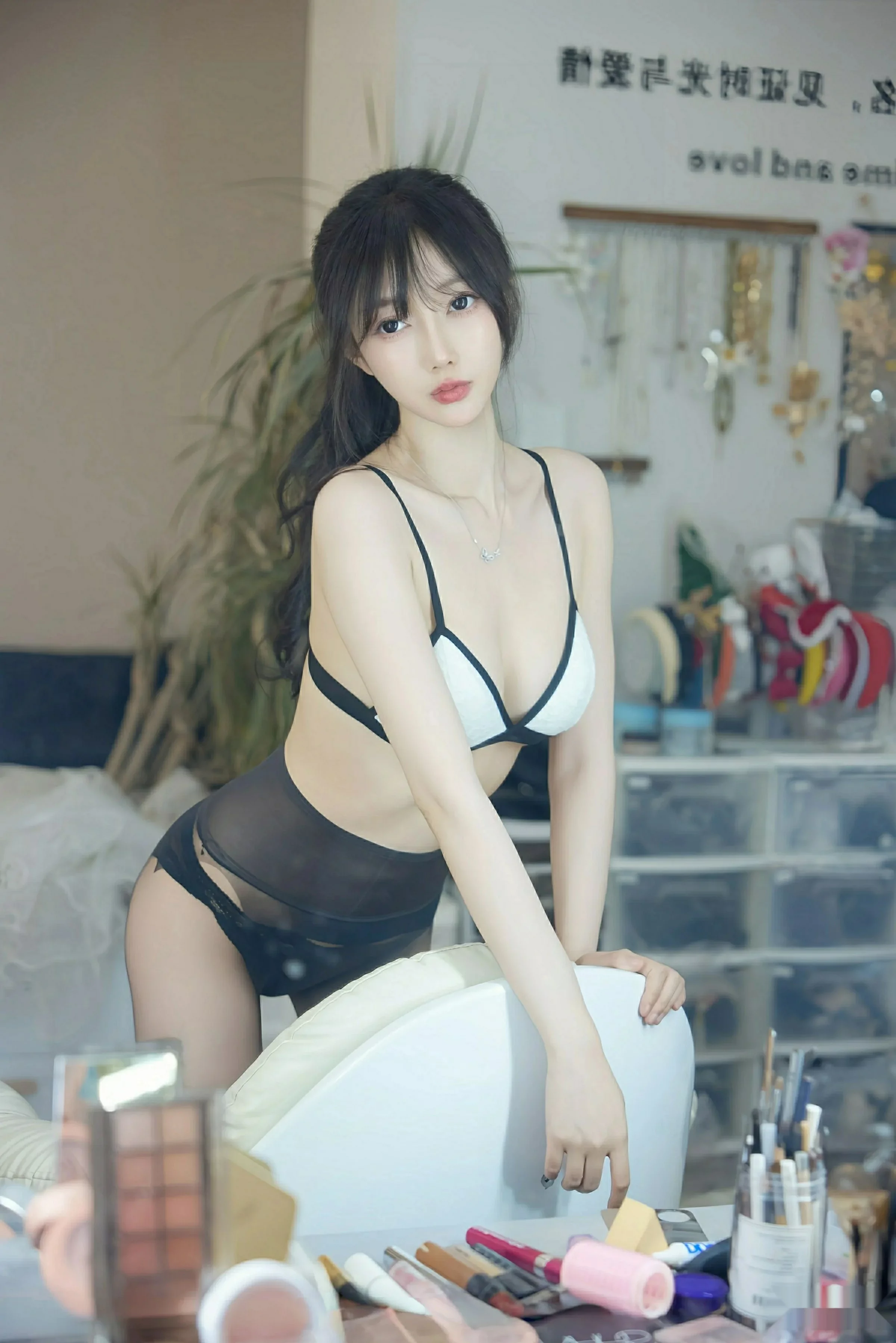玥儿玥er性感白色衬衫配黑色短裙露超薄黑丝秀美腿绝美写真 第 80 张