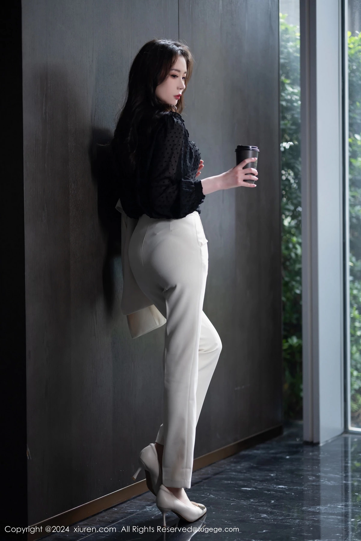 梦心玥性感白色套装露黑色轻透内衣配超薄肉丝迷人绝美写真 第 10 张