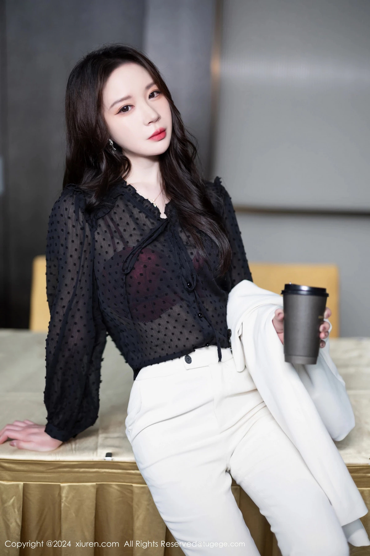 梦心玥性感白色套装露黑色轻透内衣配超薄肉丝迷人绝美写真 第 13 张