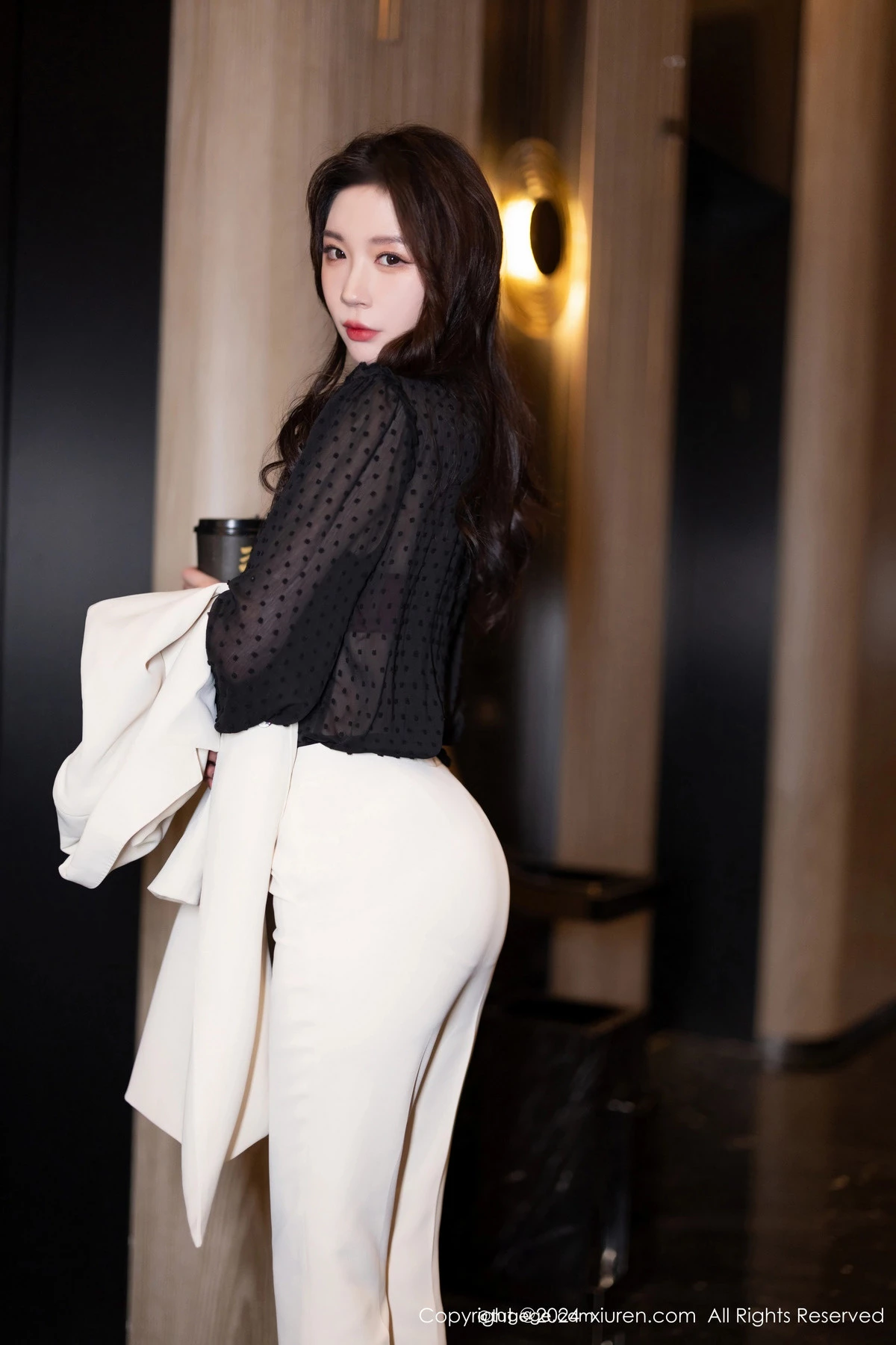 梦心玥性感白色套装露黑色轻透内衣配超薄肉丝迷人绝美写真 第 14 张