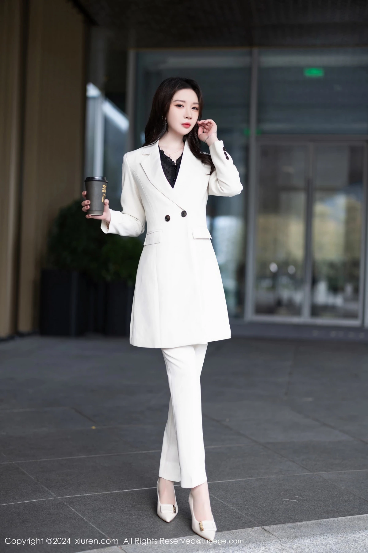 梦心玥性感白色套装露黑色轻透内衣配超薄肉丝迷人绝美写真 第 2 张