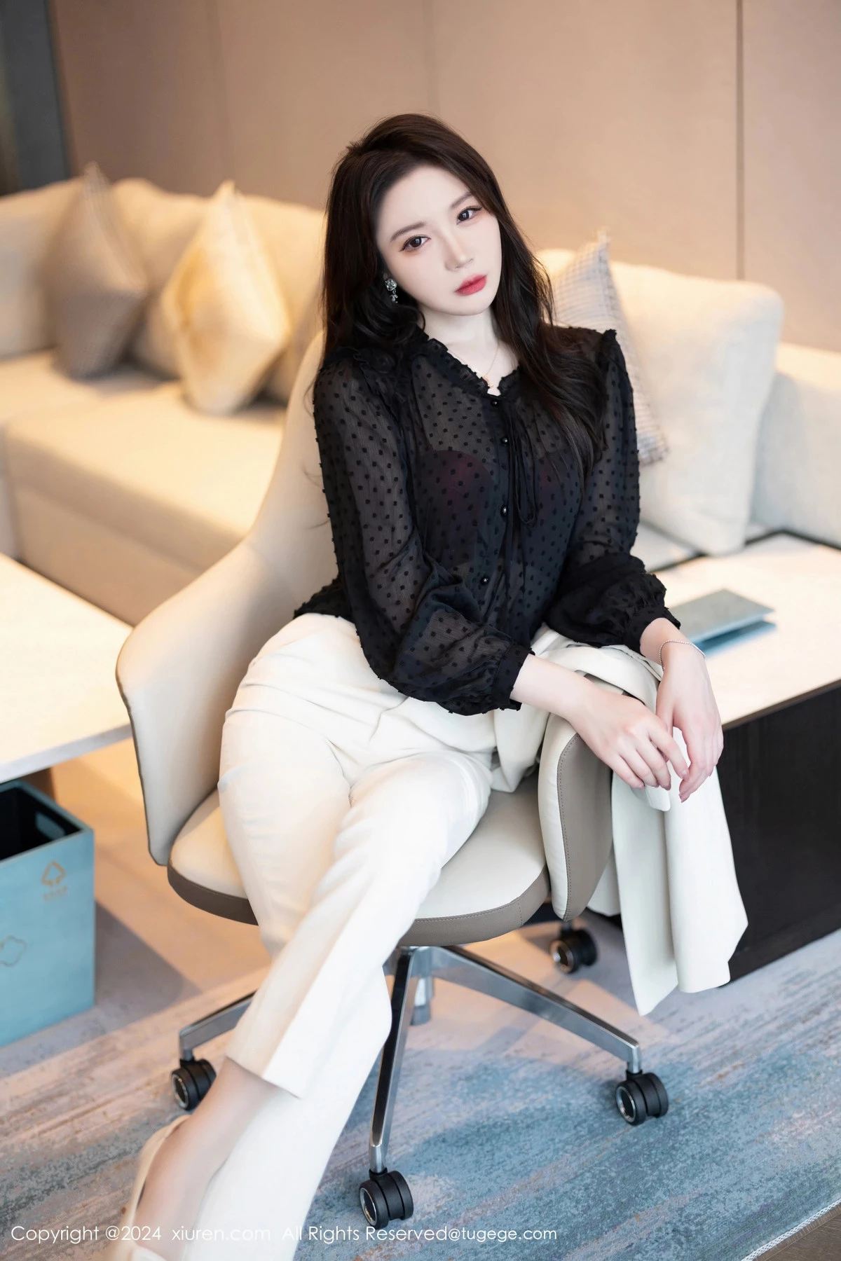 梦心玥性感白色套装露黑色轻透内衣配超薄肉丝迷人绝美写真 第 25 张