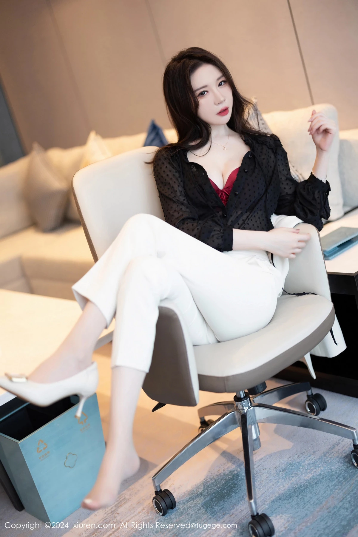 梦心玥性感白色套装露黑色轻透内衣配超薄肉丝迷人绝美写真 第 37 张