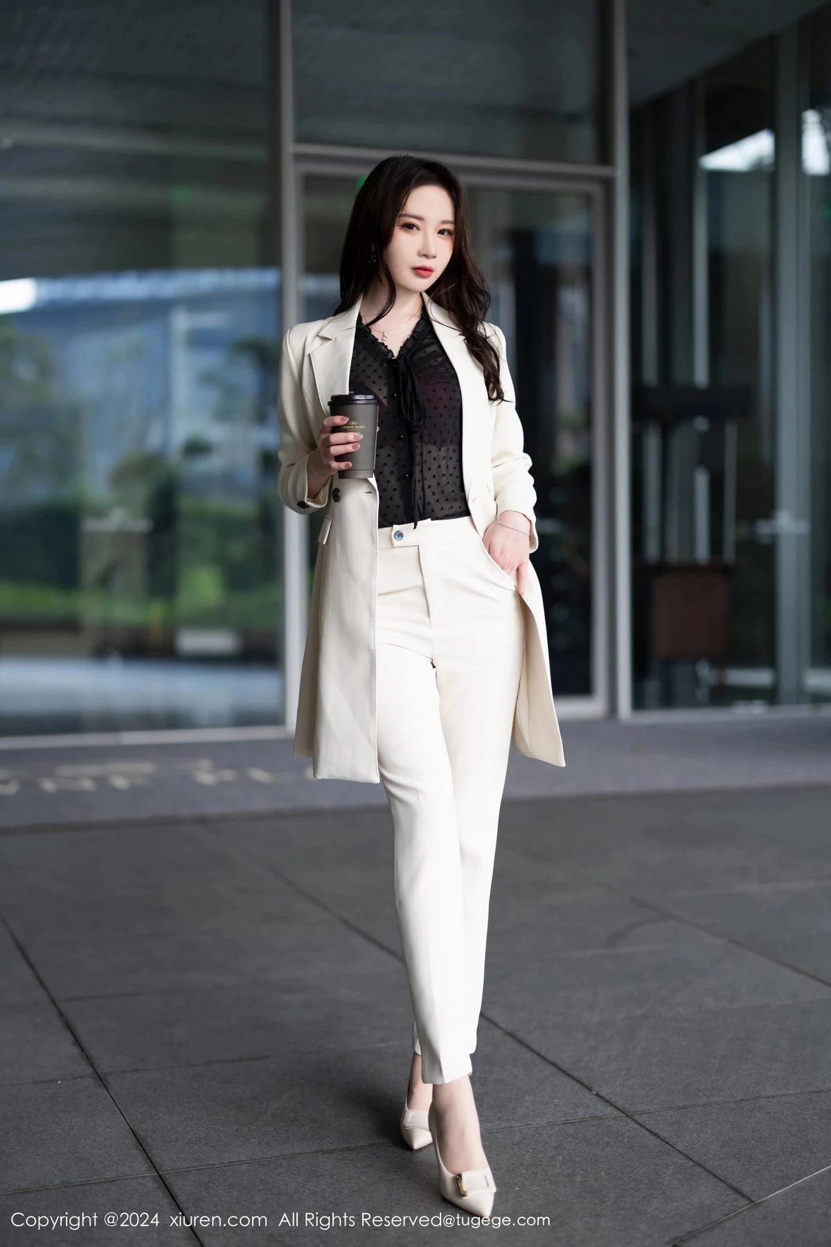 梦心玥性感白色套装露黑色轻透内衣配超薄肉丝迷人绝美写真 第 5 张