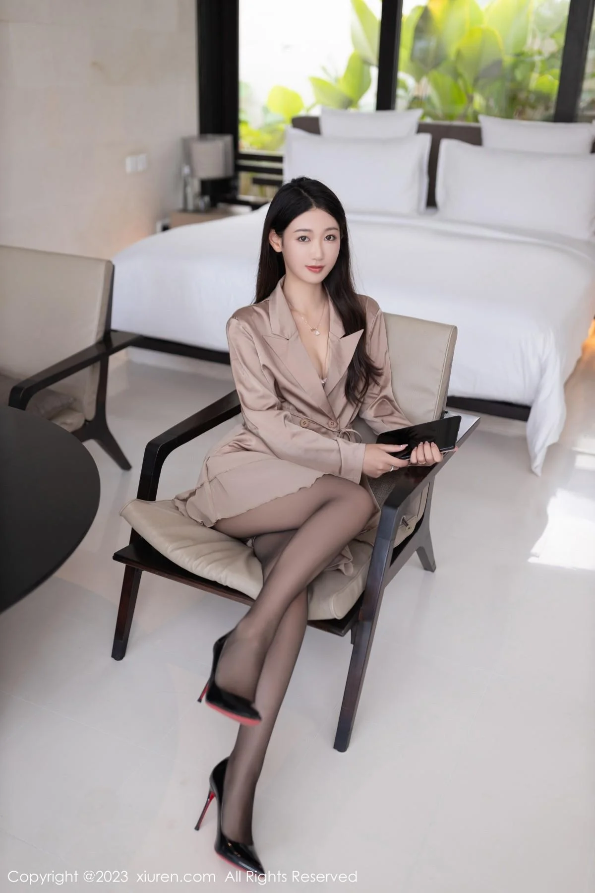 唐安琪性感淡紫色内衣配超薄黑丝秀曼妙身姿迷人绝美写真 第 1 张