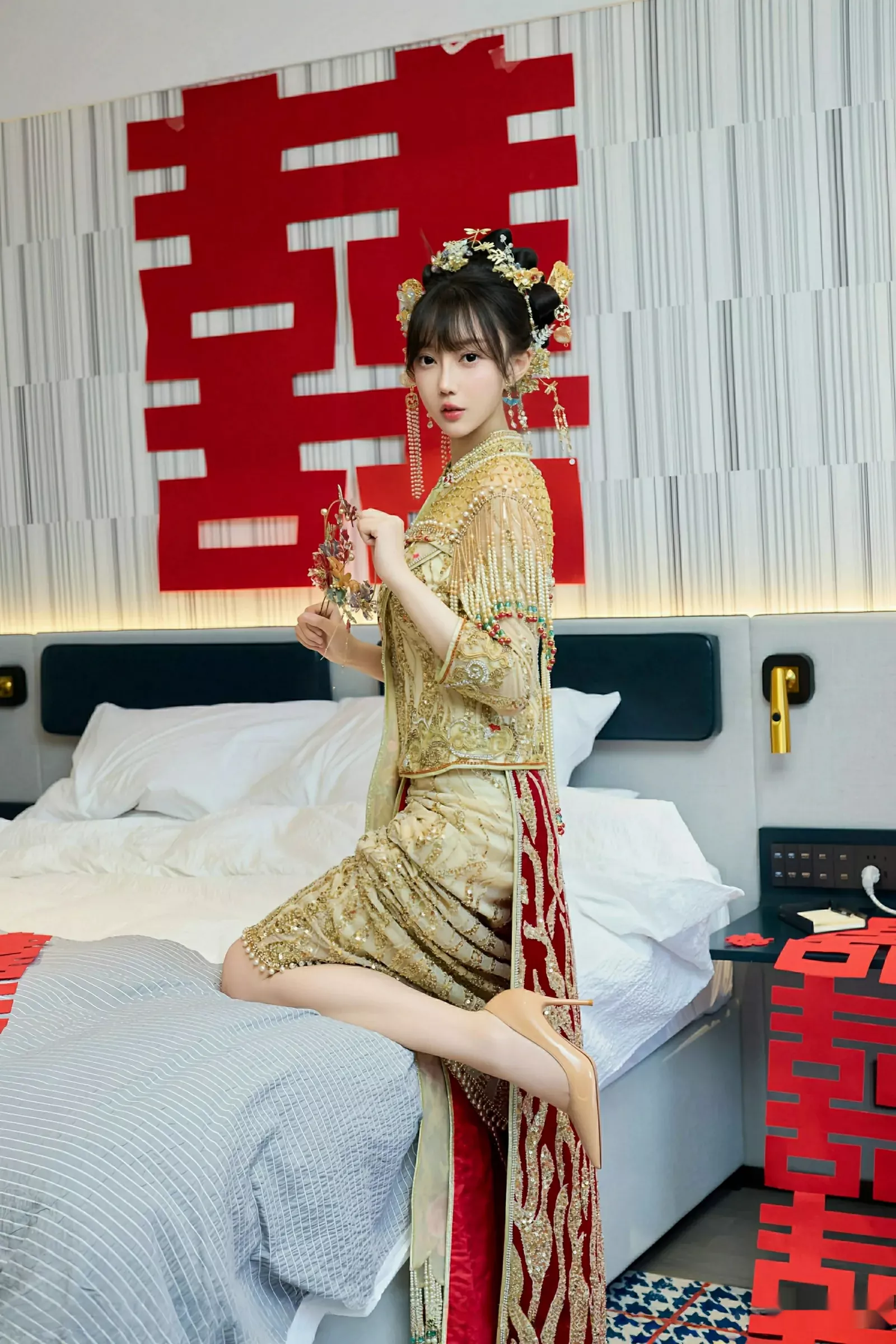 玥儿玥er性感红色蕾丝内衣配超薄肉丝秀完美身材绝美写真 第 4 张