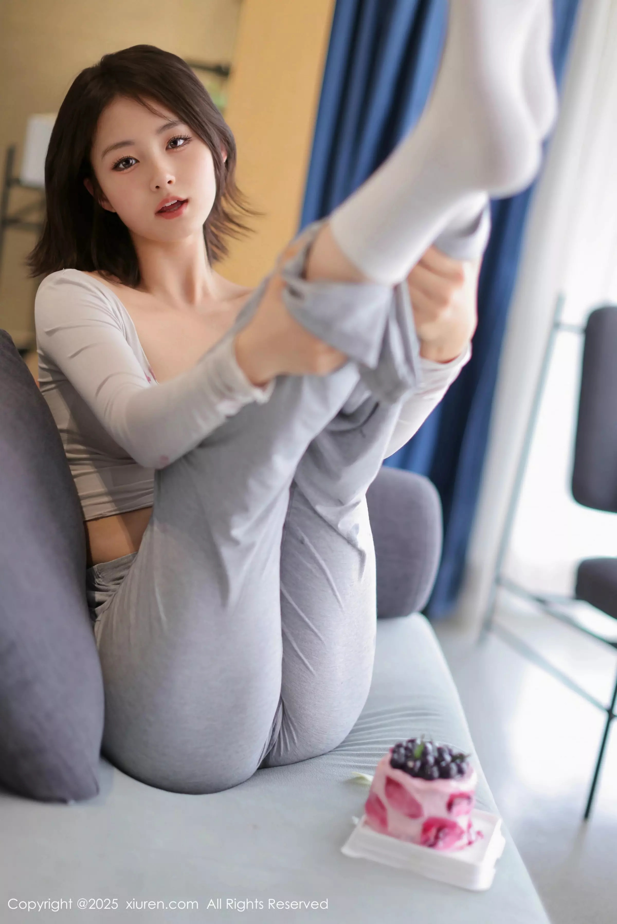 小橘子orange性感灰色日常服配超薄黑丝秀曼妙身姿绝美写真 第 87 张