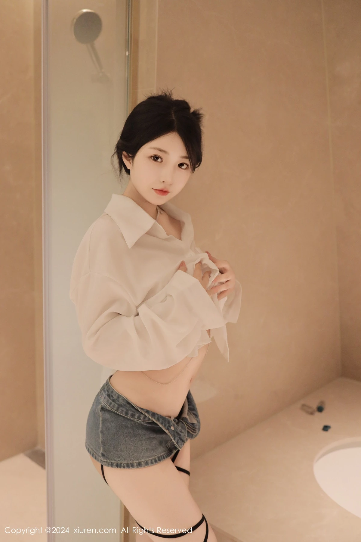 陈小花浴室性感白色轻透上衣配牛仔短裤秀曼妙身姿绝美写真 第 10 张