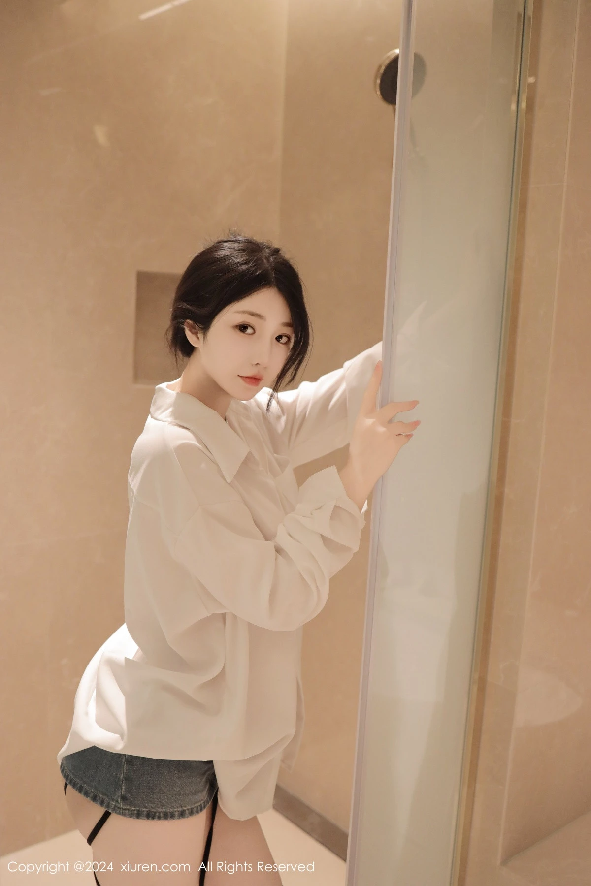 陈小花浴室性感白色轻透上衣配牛仔短裤秀曼妙身姿绝美写真 第 13 张