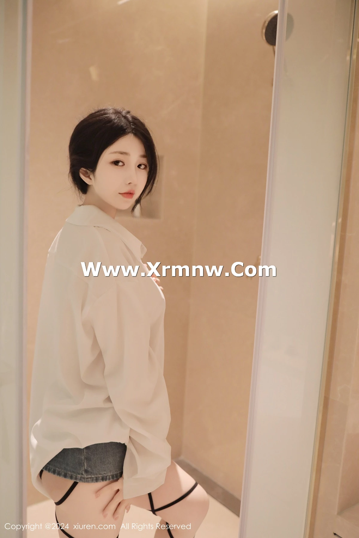 陈小花浴室性感白色轻透上衣配牛仔短裤秀曼妙身姿绝美写真 第 14 张