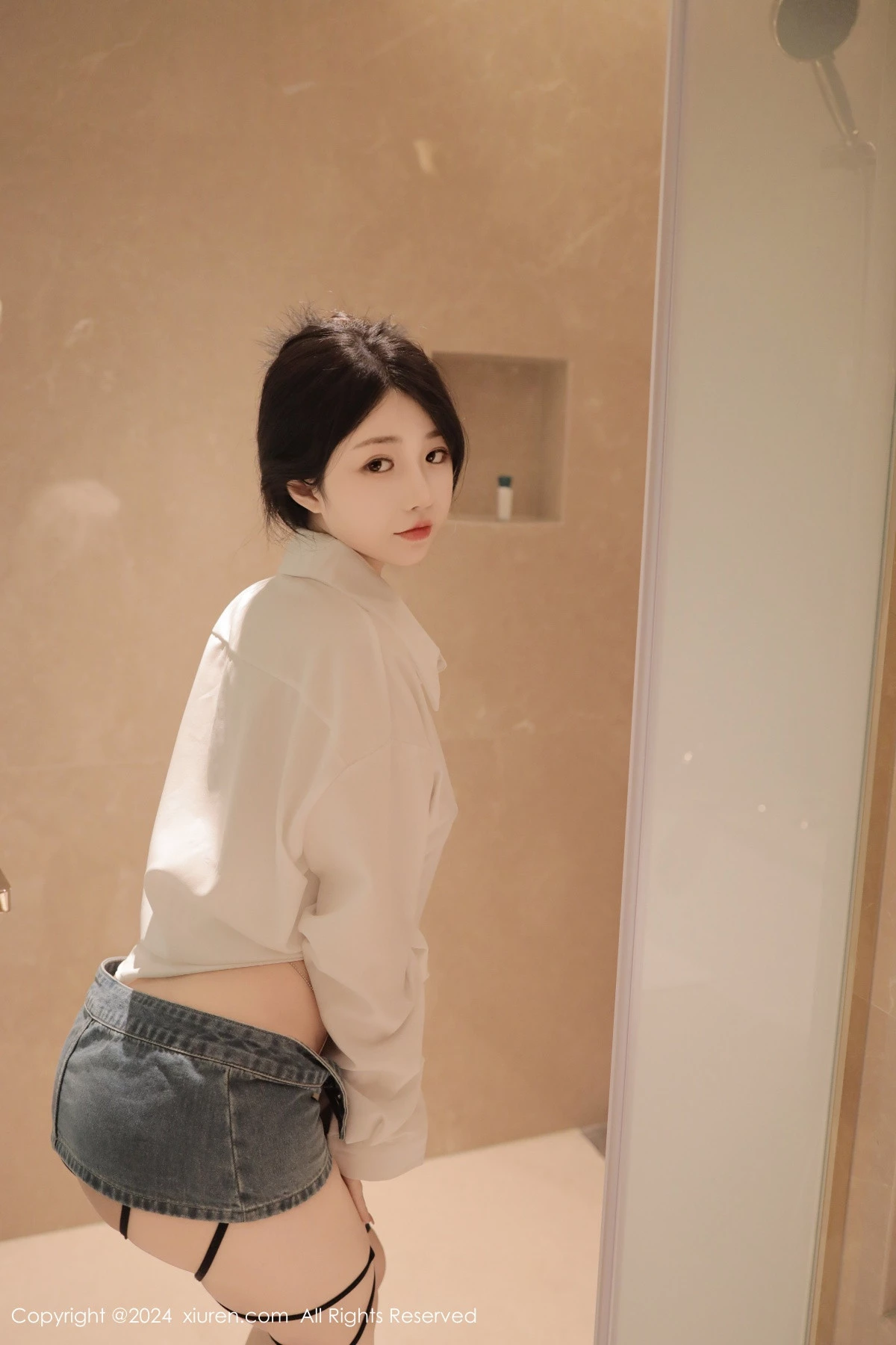 陈小花浴室性感白色轻透上衣配牛仔短裤秀曼妙身姿绝美写真 第 15 张
