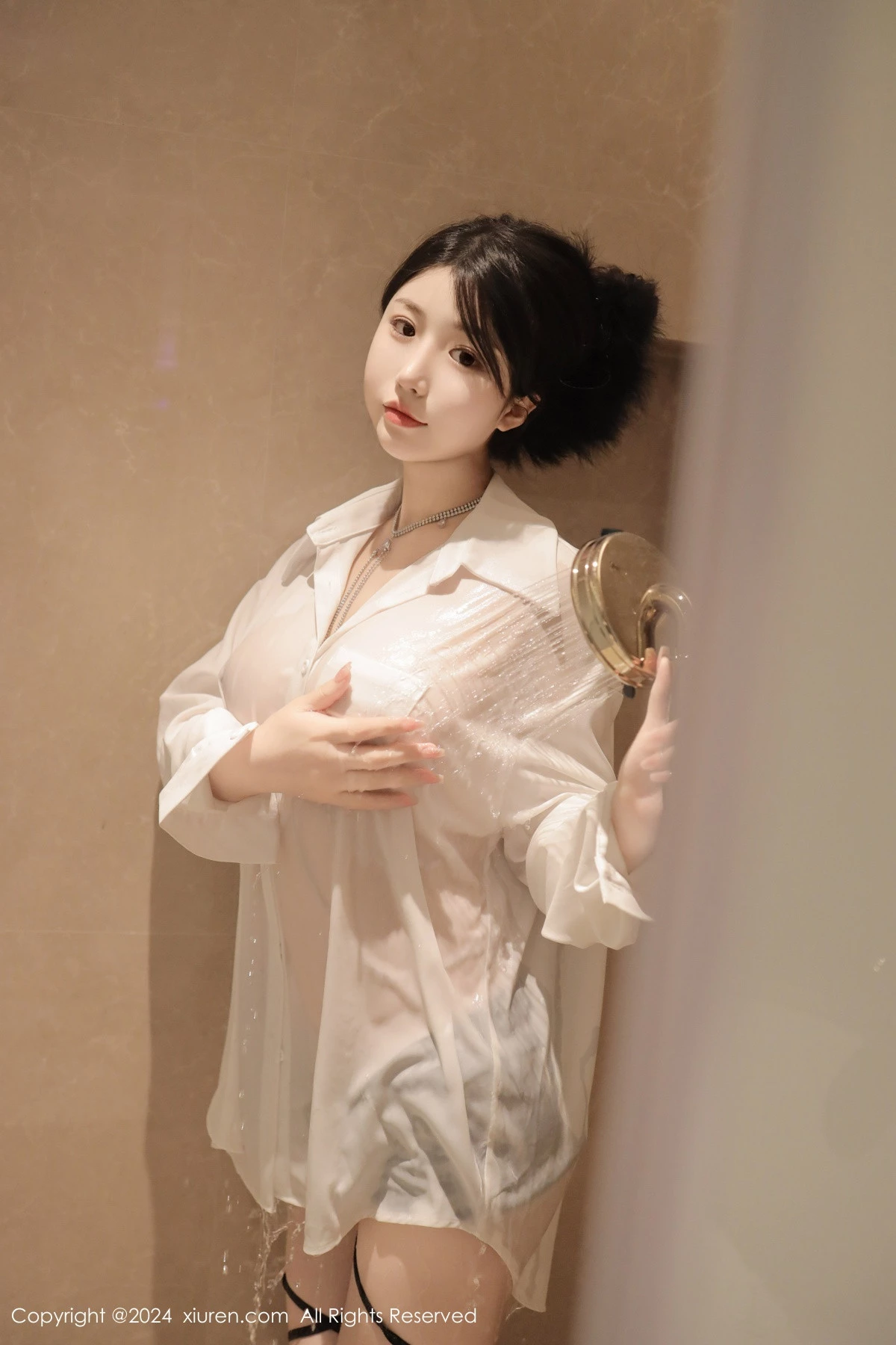 陈小花浴室性感白色轻透上衣配牛仔短裤秀曼妙身姿绝美写真 第 23 张