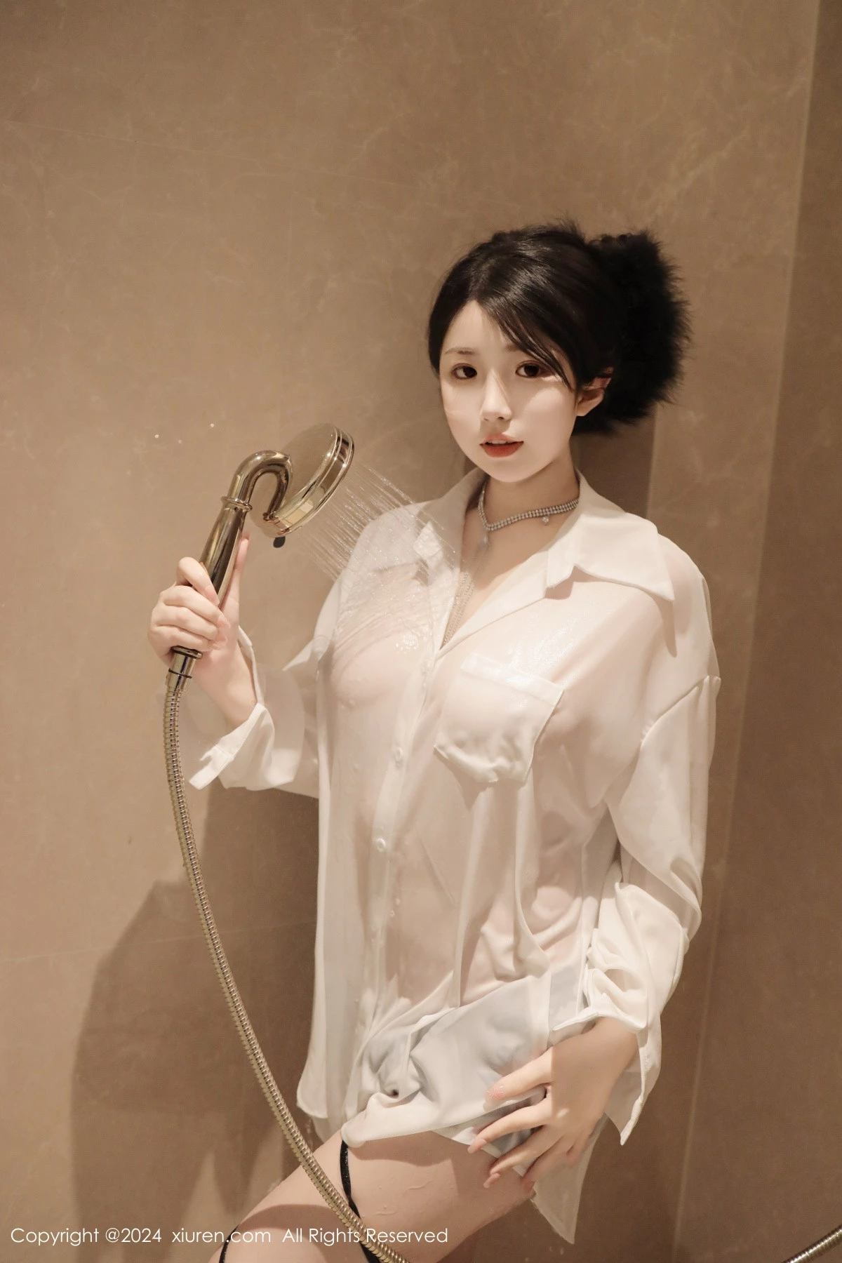 陈小花浴室性感白色轻透上衣配牛仔短裤秀曼妙身姿绝美写真 第 24 张