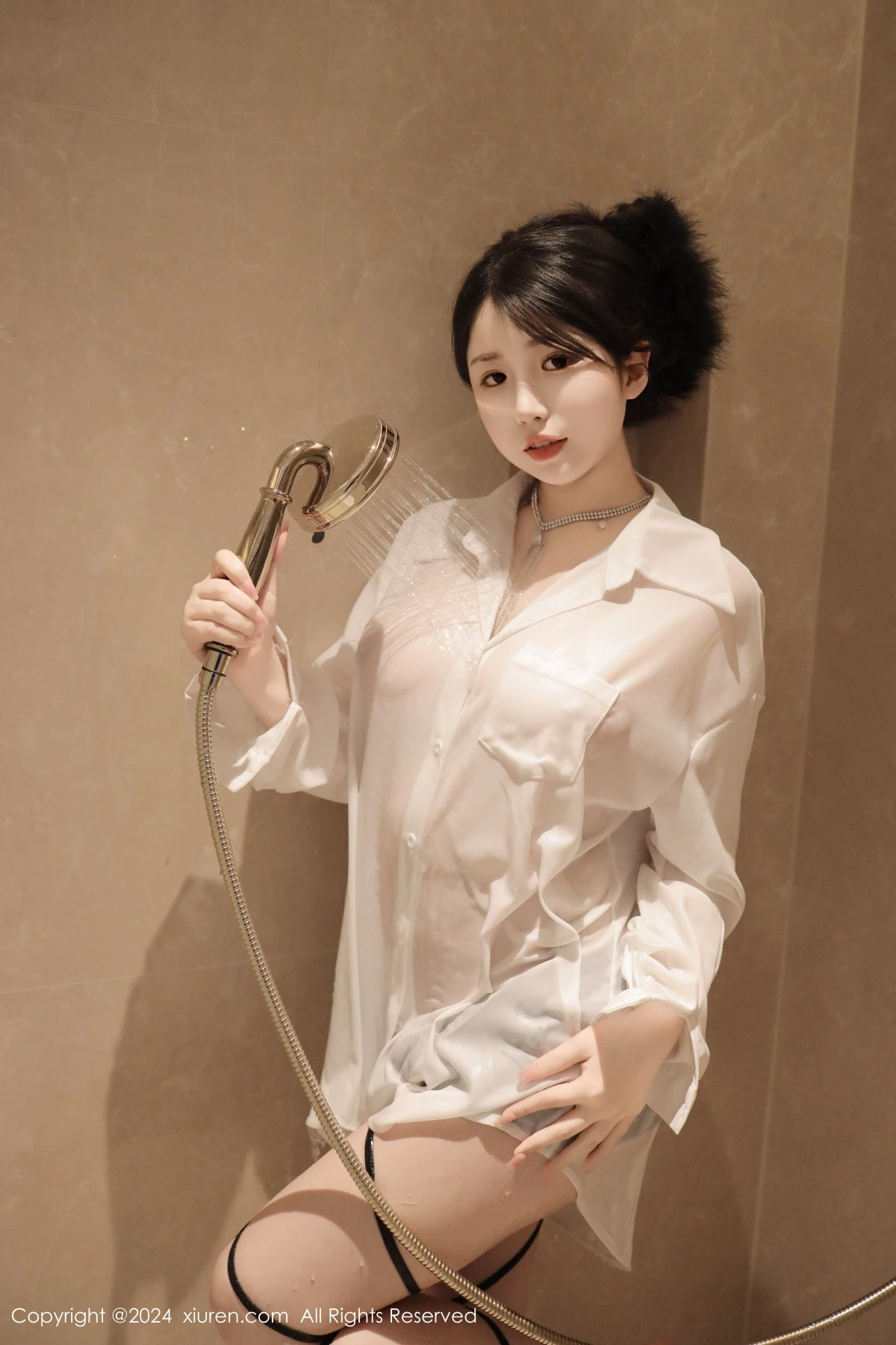 陈小花浴室性感白色轻透上衣配牛仔短裤秀曼妙身姿绝美写真 第 25 张