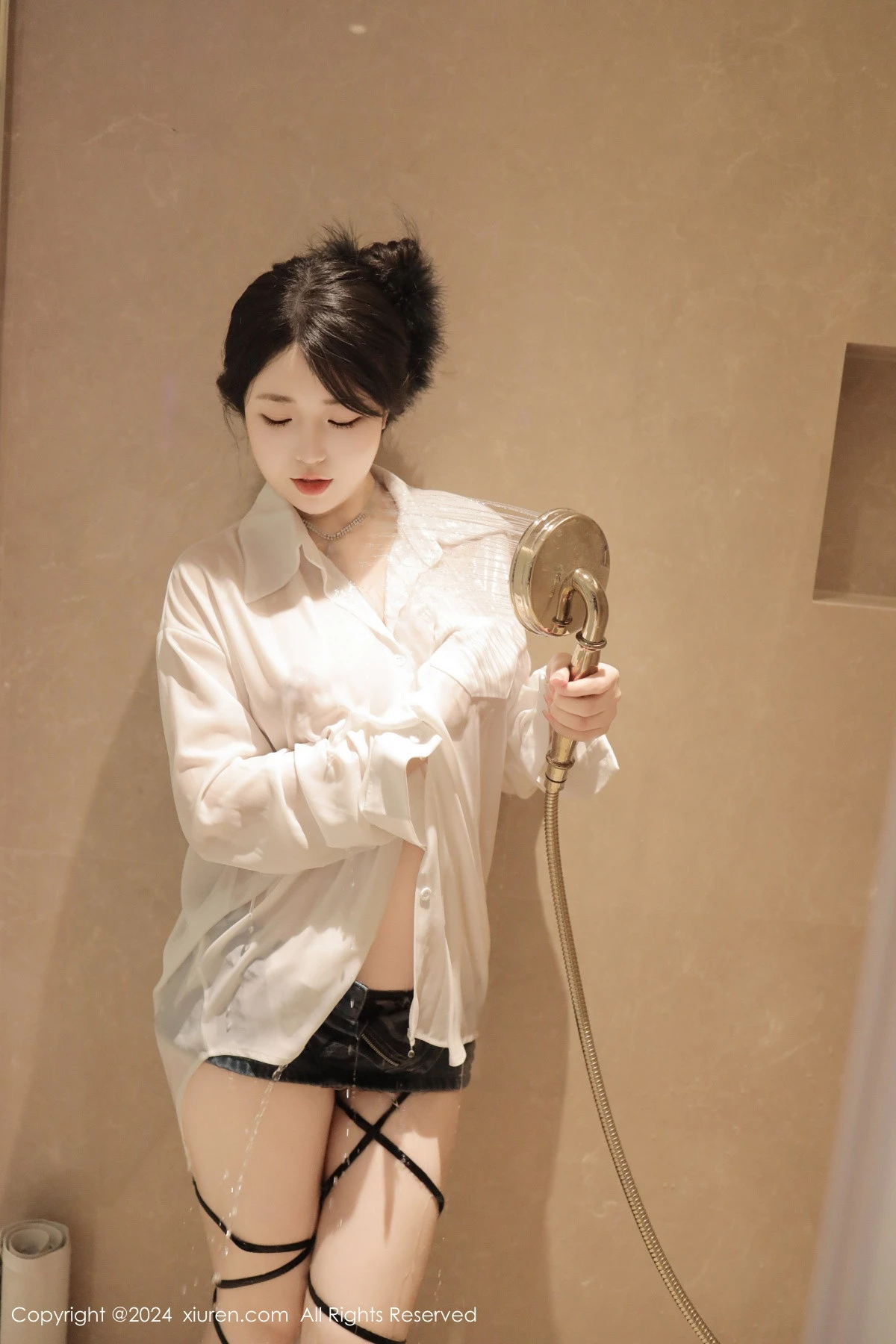 陈小花浴室性感白色轻透上衣配牛仔短裤秀曼妙身姿绝美写真 第 30 张