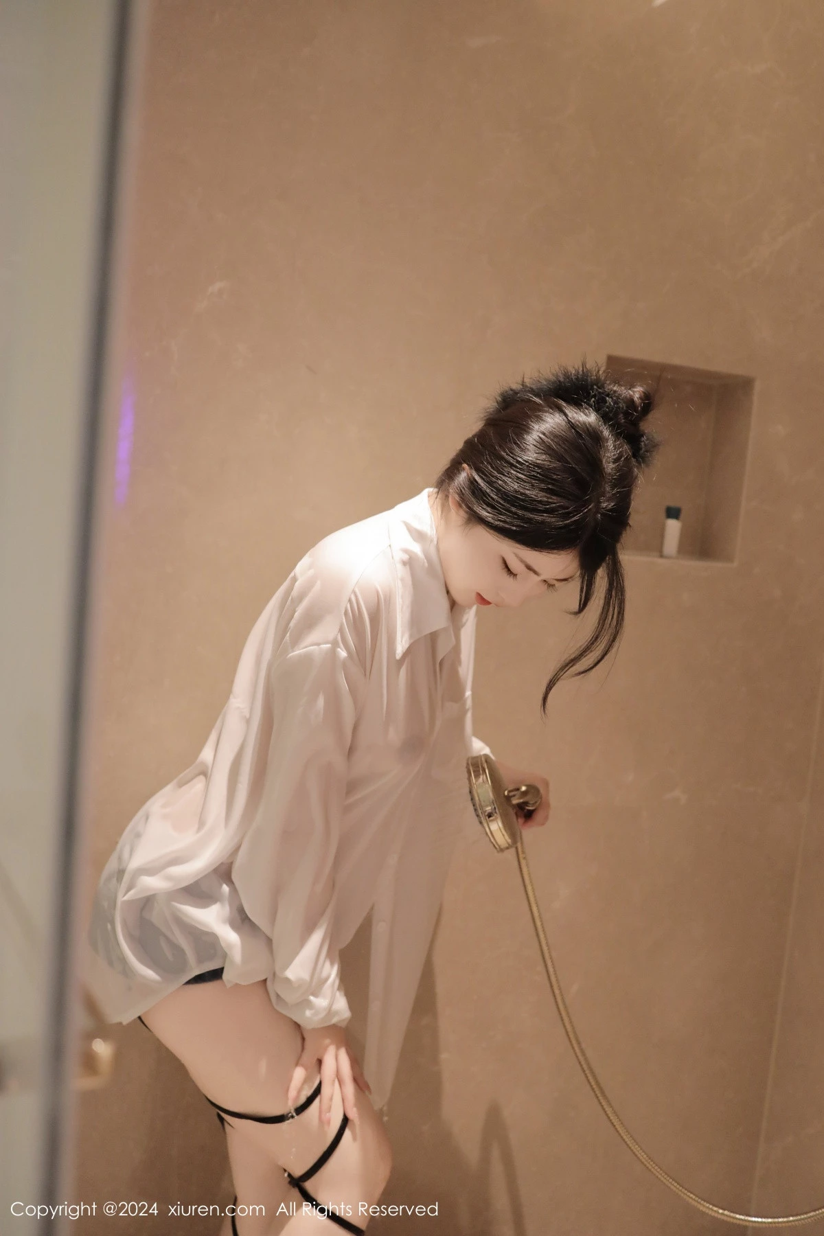 陈小花浴室性感白色轻透上衣配牛仔短裤秀曼妙身姿绝美写真 第 35 张