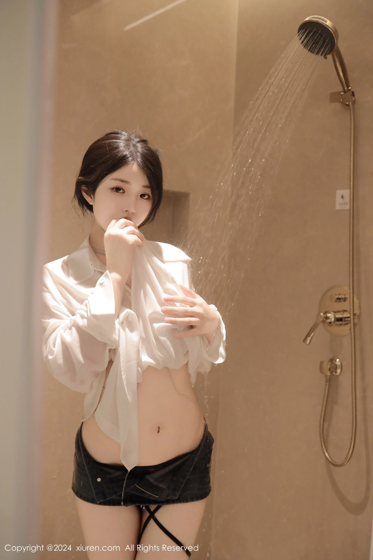 陈小花浴室性感白色轻透上衣配牛仔短裤秀曼妙身姿绝美写真 第 38 张