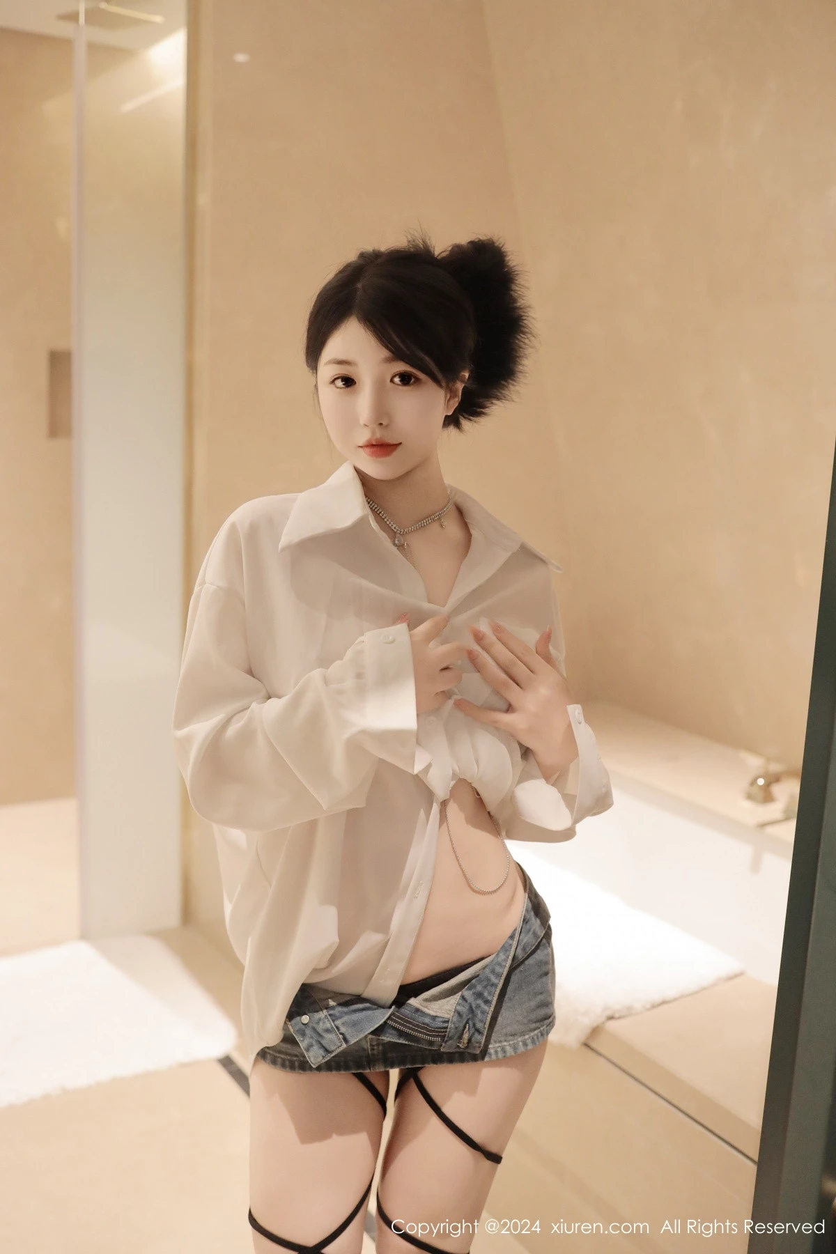 陈小花浴室性感白色轻透上衣配牛仔短裤秀曼妙身姿绝美写真 第 4 张