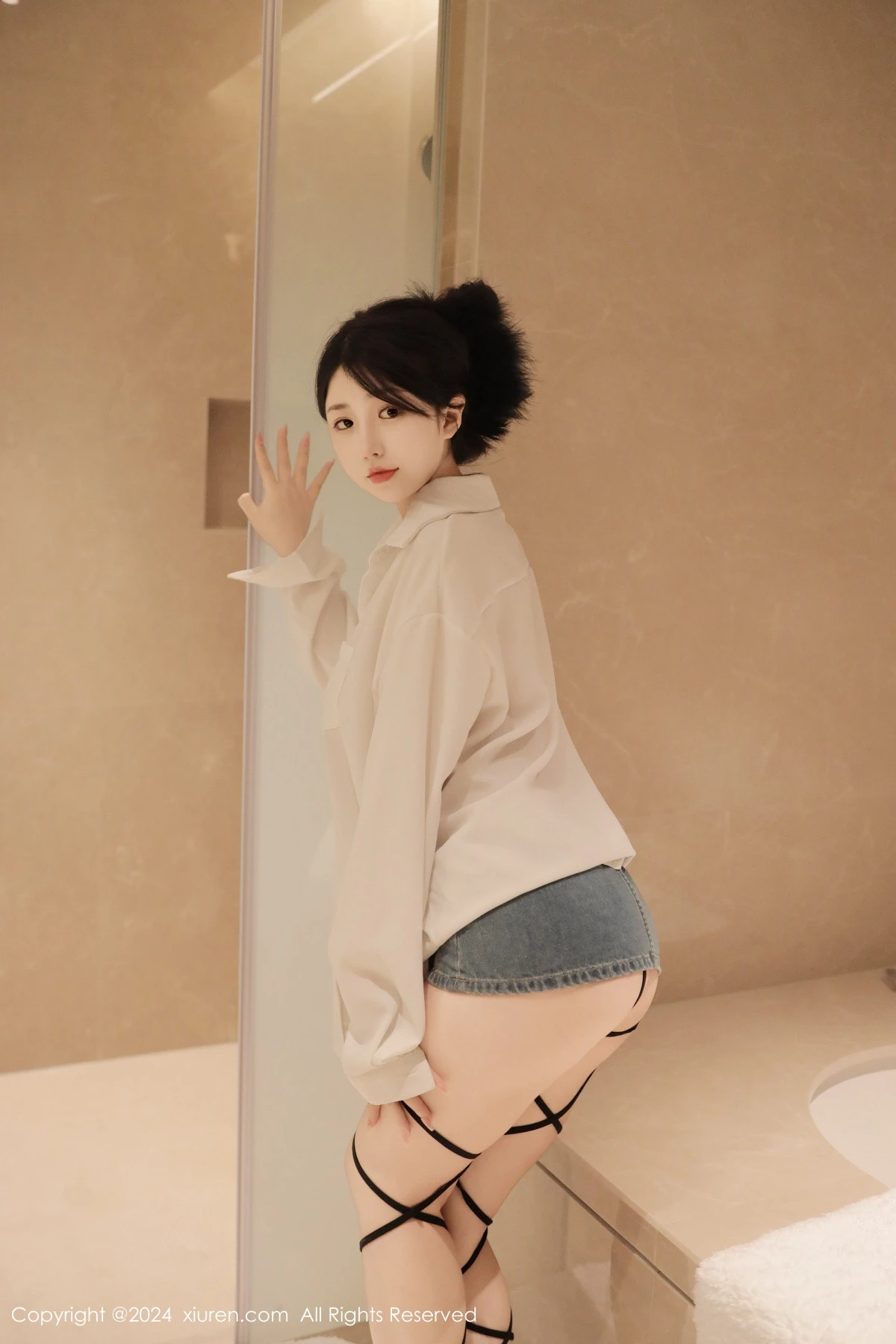 陈小花浴室性感白色轻透上衣配牛仔短裤秀曼妙身姿绝美写真 第 7 张