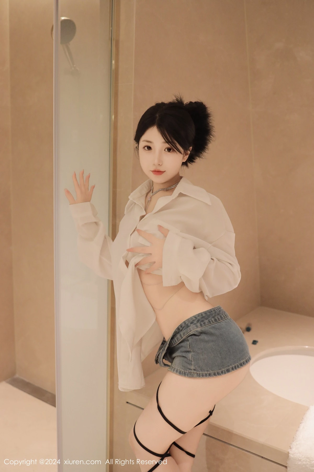 陈小花浴室性感白色轻透上衣配牛仔短裤秀曼妙身姿绝美写真 第 9 张