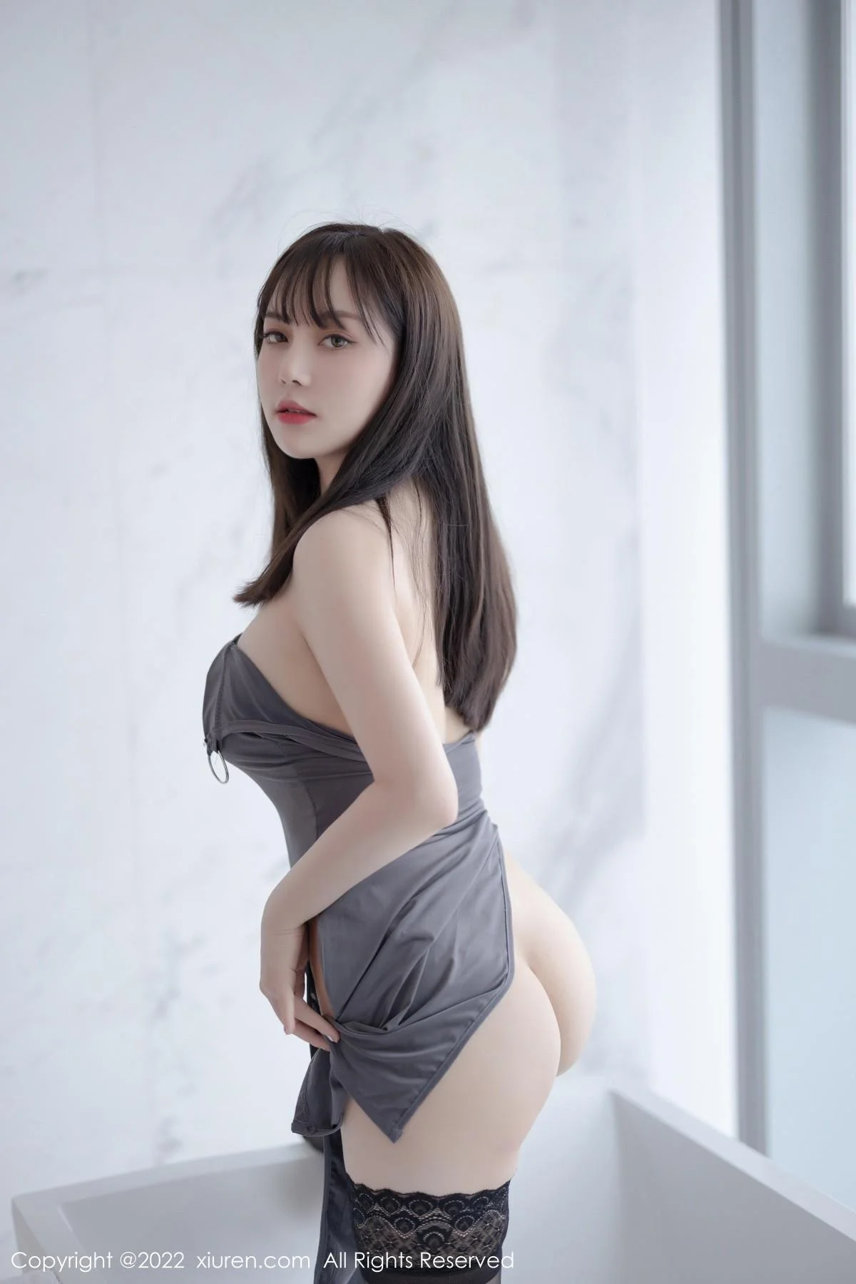 豆瓣酱厦门旅拍灰色露肩短裙配蕾丝袜秀丰满身材绝美写真 第 45 张