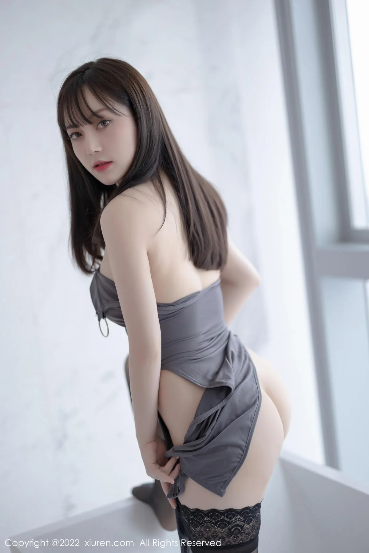豆瓣酱厦门旅拍灰色露肩短裙配蕾丝袜秀丰满身材绝美写真 第 46 张