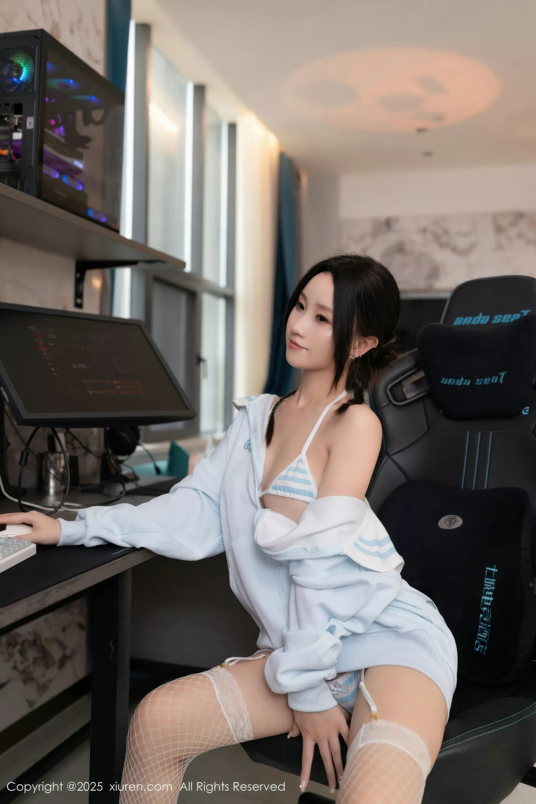 杏子Yada性感蓝色三点式内衣配白丝网袜秀曼妙身姿绝美写真 第 15 张